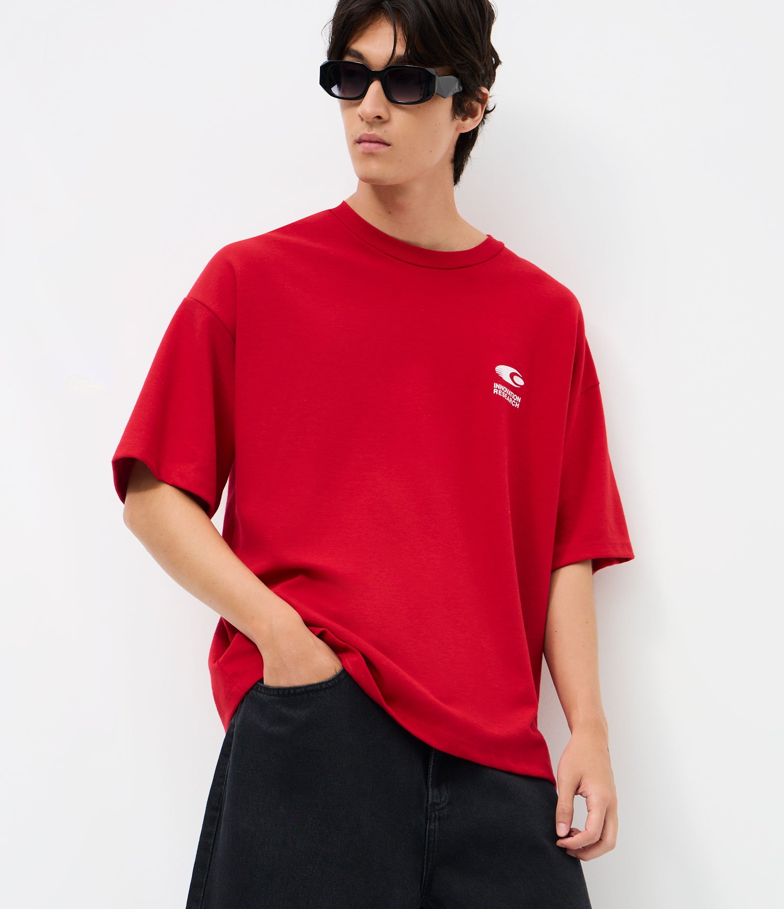 Camiseta Manga Curta em Algodão com Lettering Innovation Research Oversized Vermelho 2