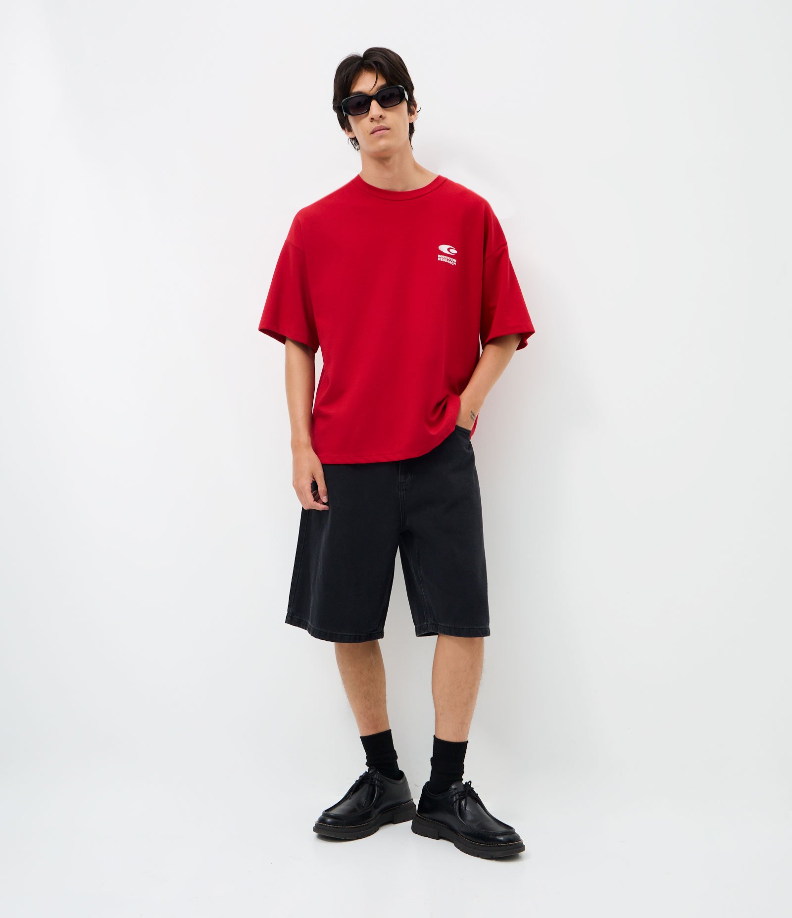 Camiseta Manga Curta em Algodão com Lettering Innovation Research Oversized Vermelho 3