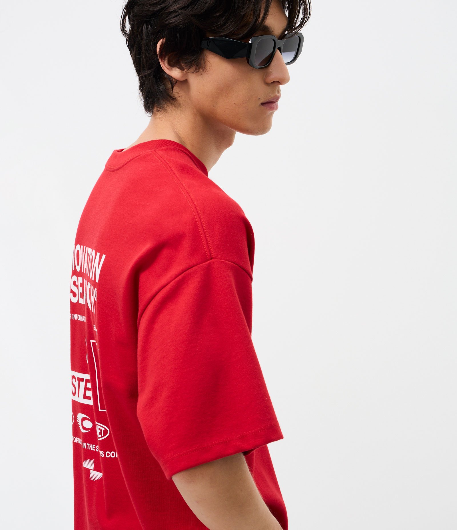 Camiseta Manga Curta em Algodão com Lettering Innovation Research Oversized Vermelho 4