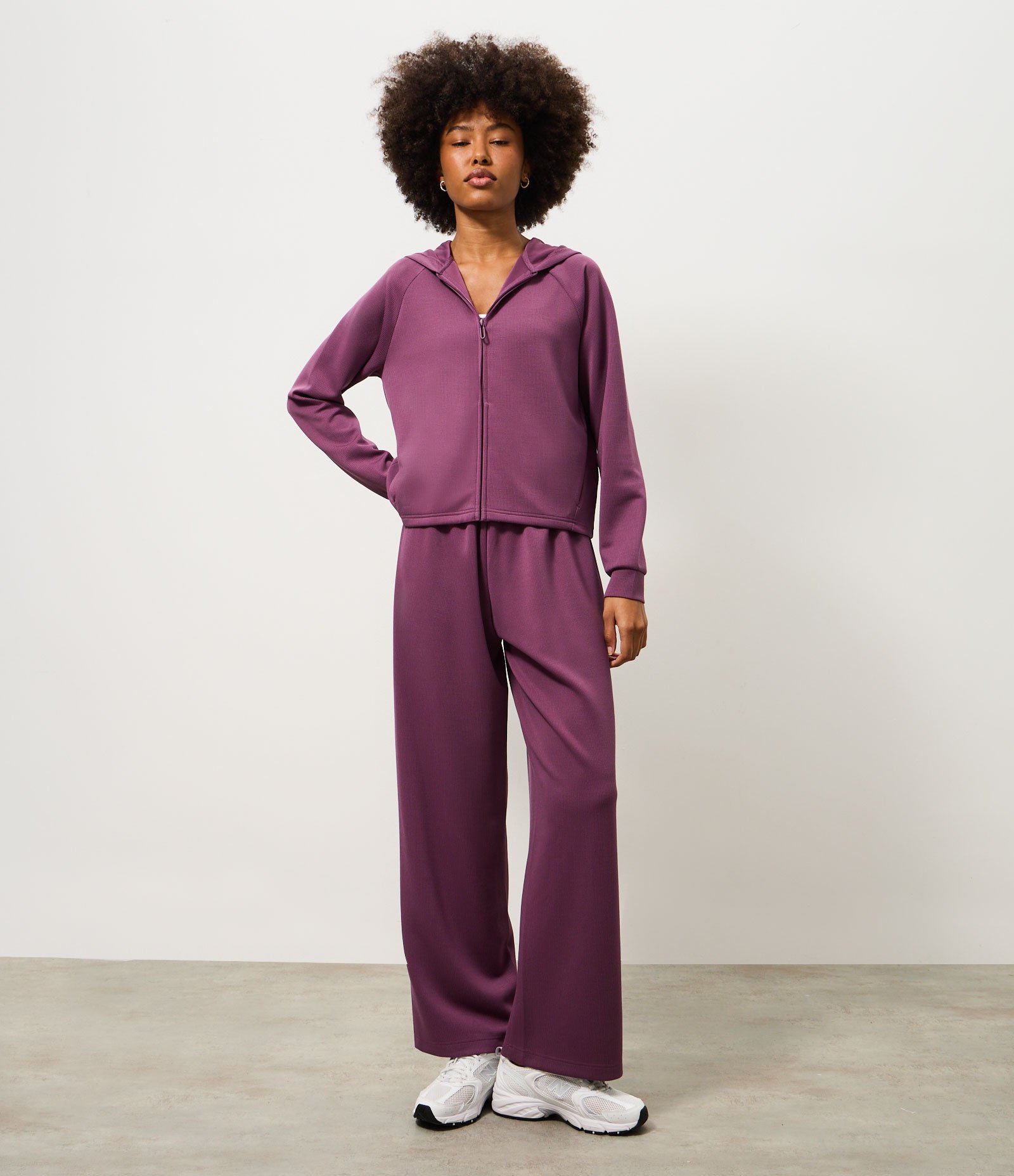 Jaqueta Esportiva em Modal Canelado com Capuz Roxo 2