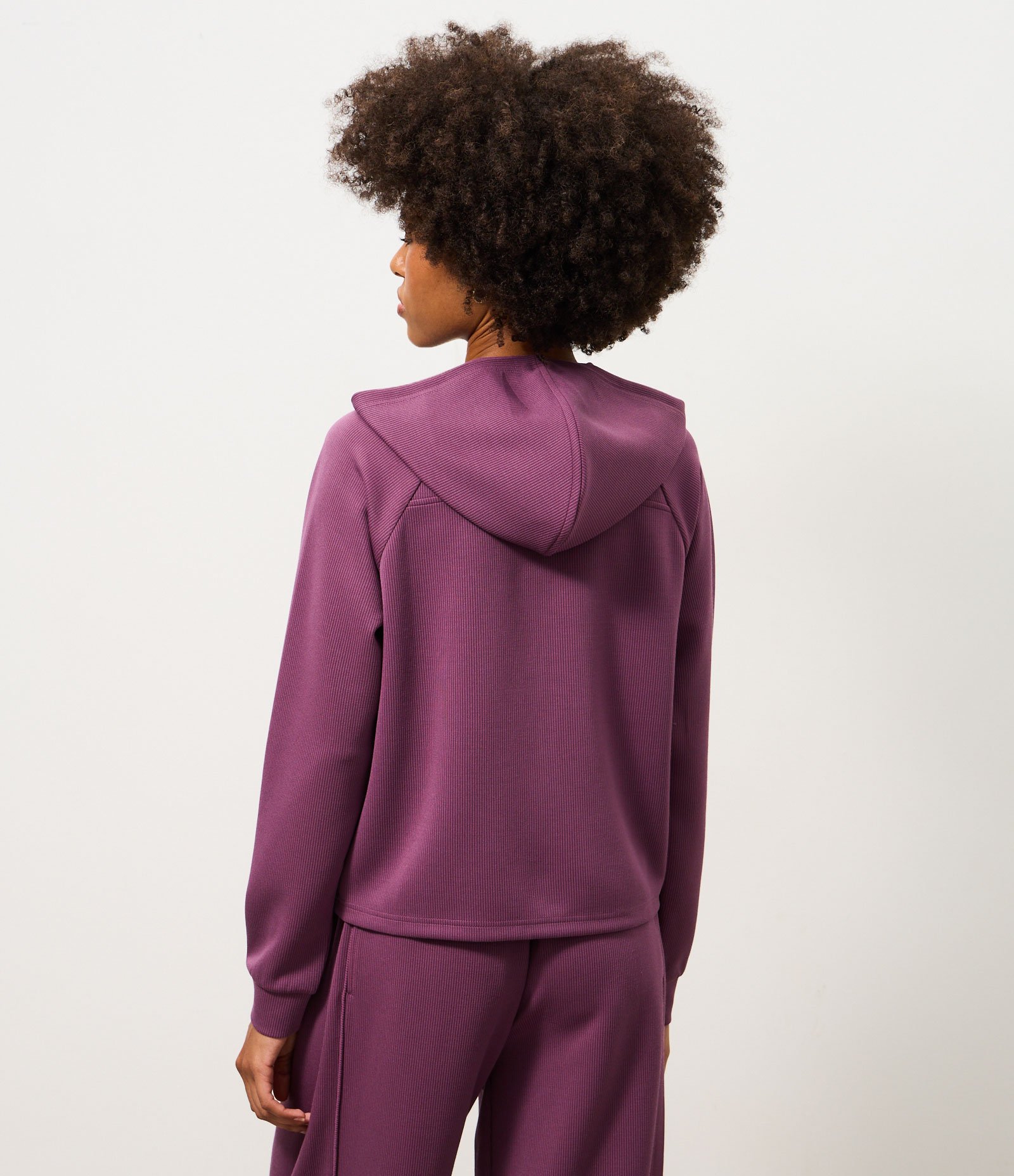 Jaqueta Esportiva em Modal Canelado com Capuz Roxo 4