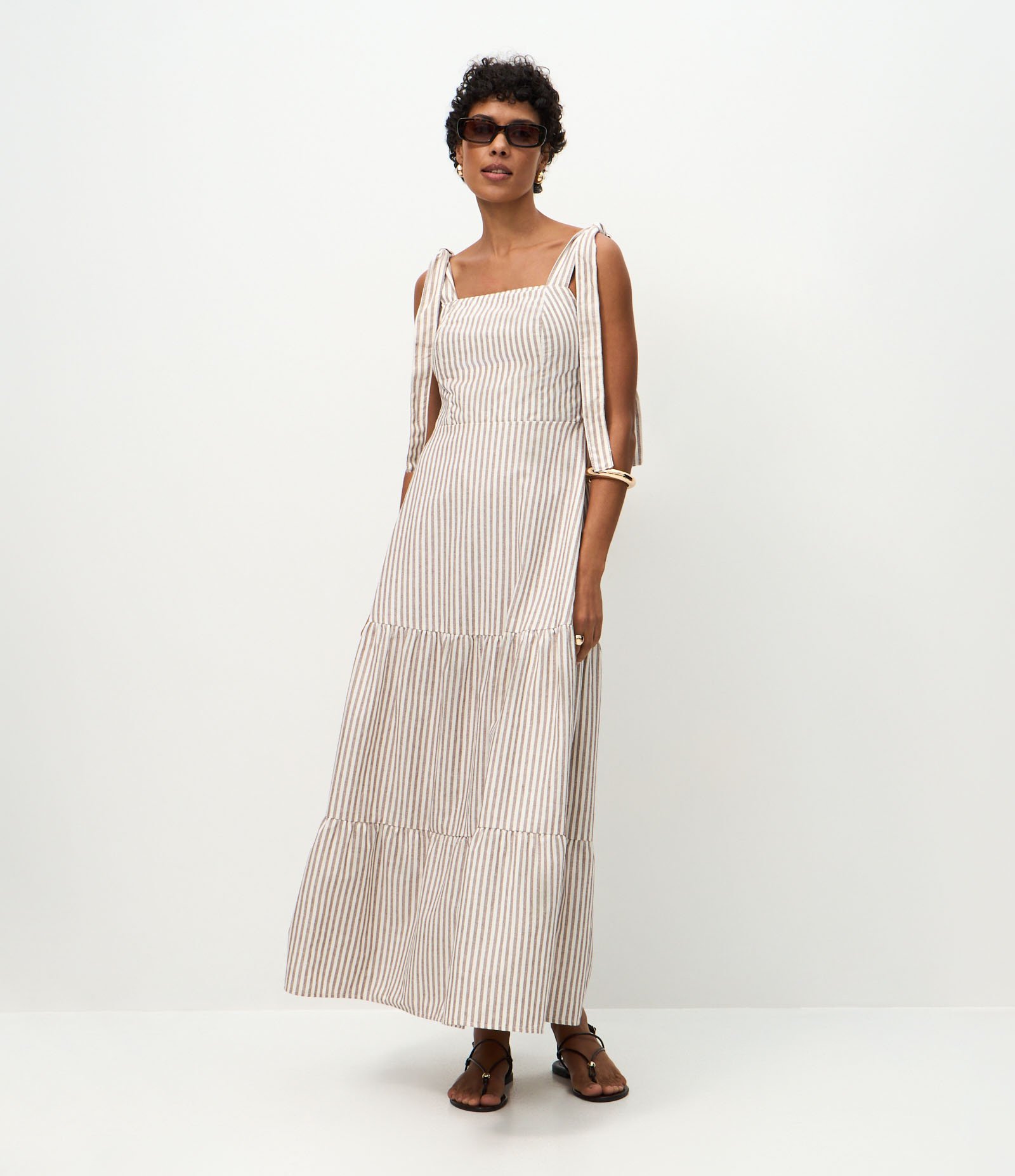 Vestido Longo em Sarja com Laço na Alça e Listras Marrom/Branco 1