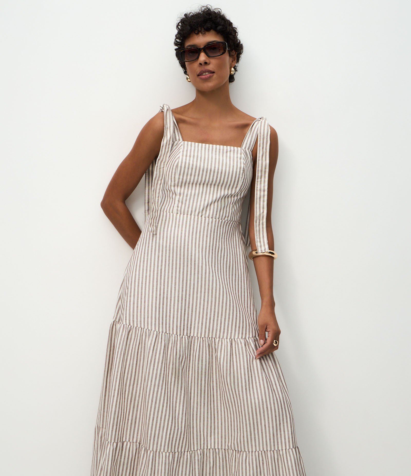 Vestido Longo em Sarja com Laço na Alça e Listras Marrom/Branco 2