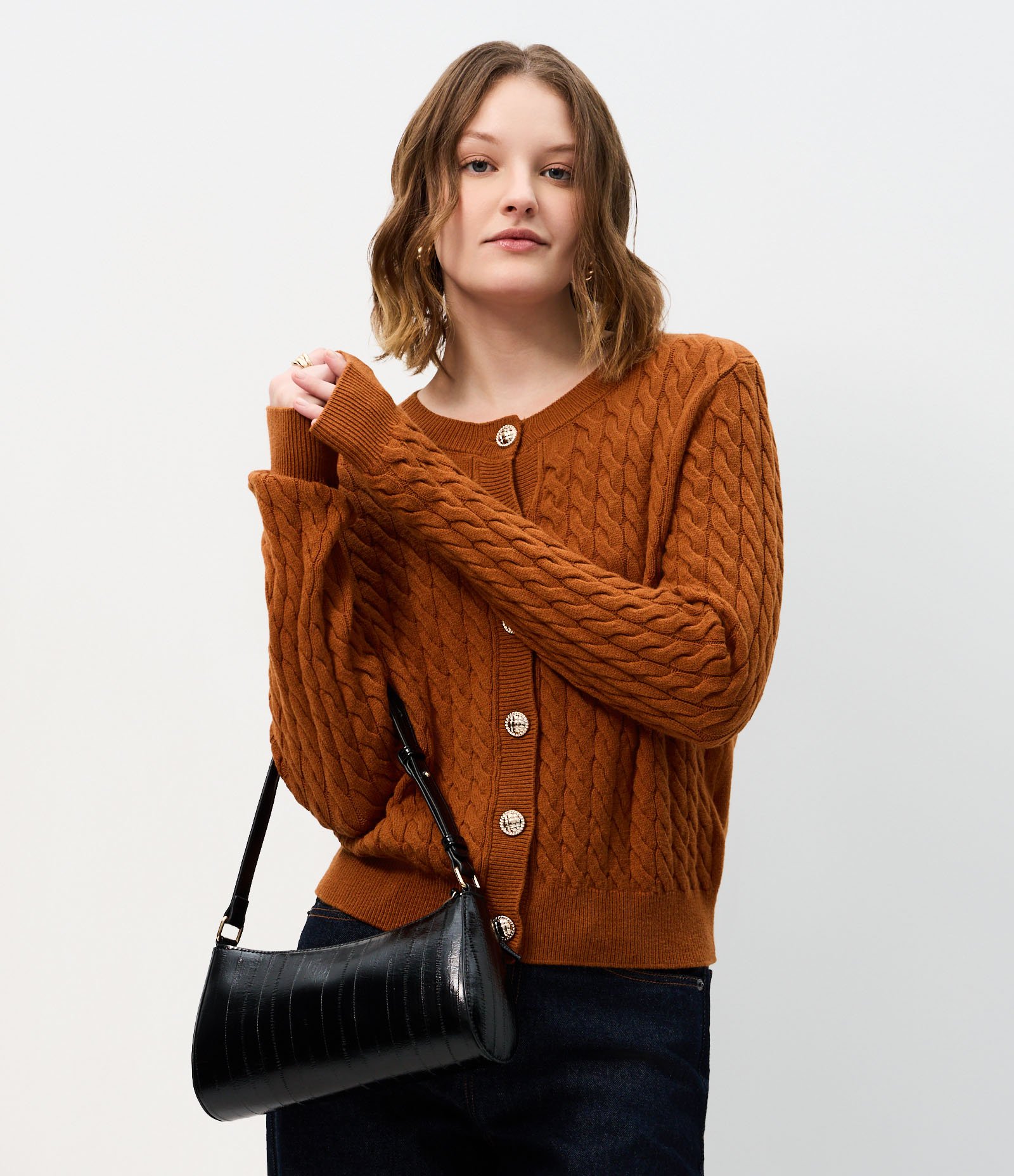 Cardigan Curto em Tricô com Abotoamento Frontal Marrom 1