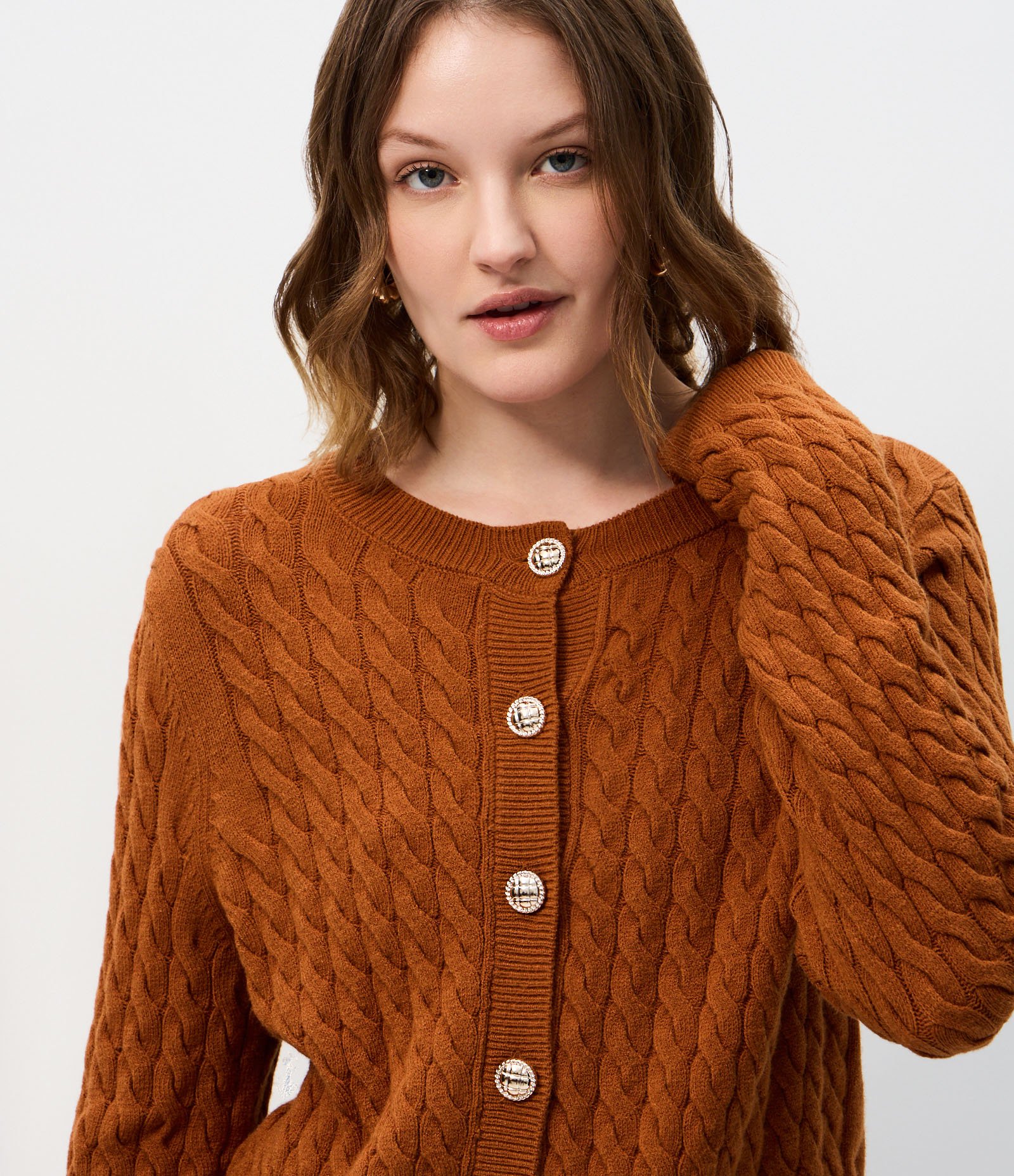 Cardigan Curto em Tricô com Abotoamento Frontal Marrom 3