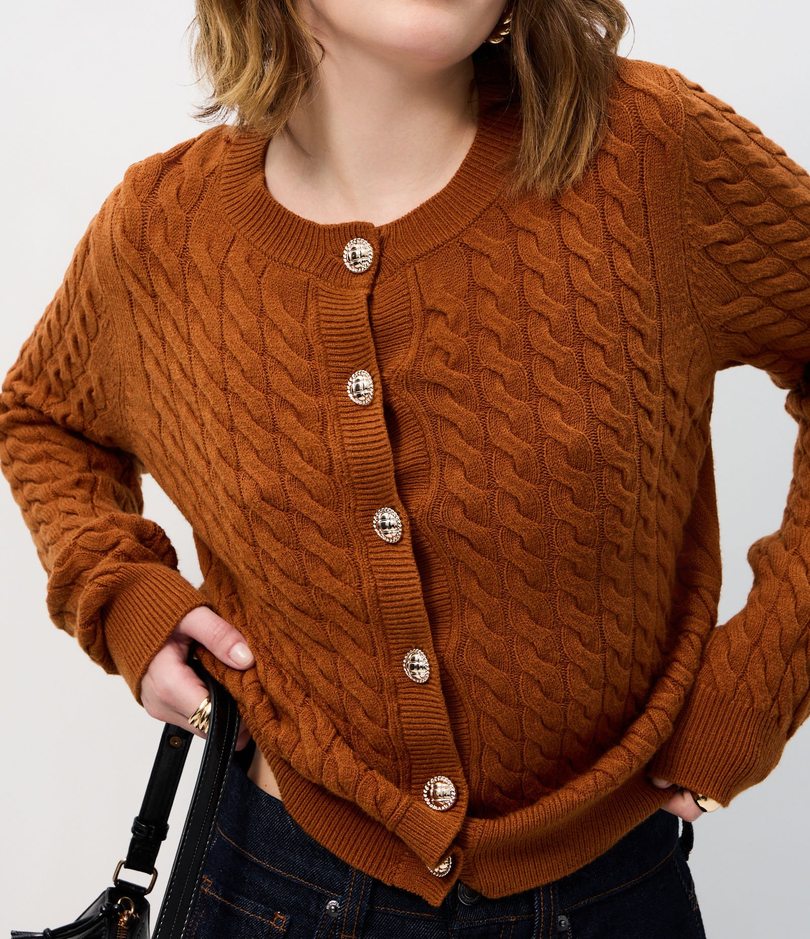 Cardigan Curto em Tricô com Abotoamento Frontal Marrom 4