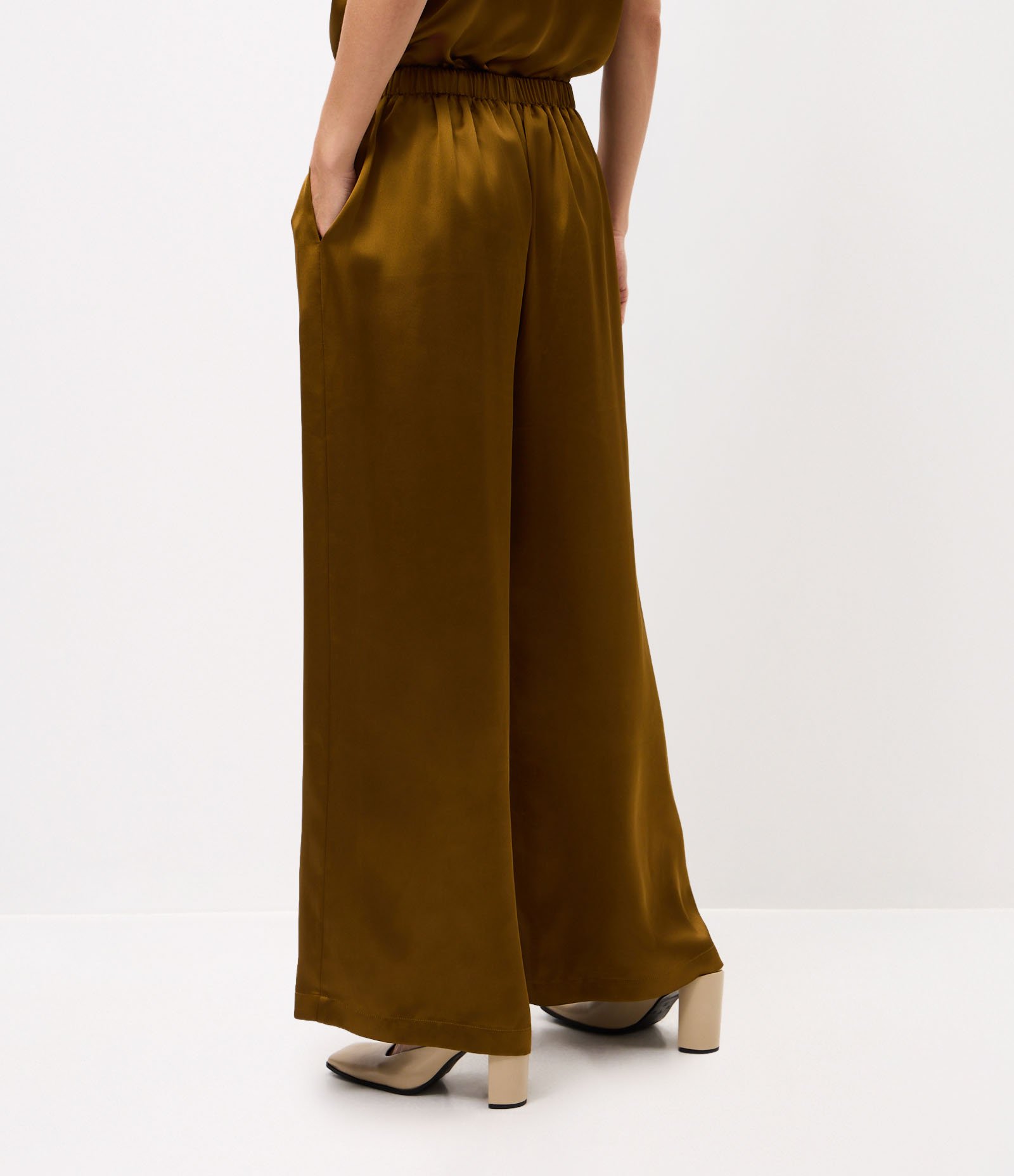Calça Wide Leg Acetinada com Cós Elástico Verde 3