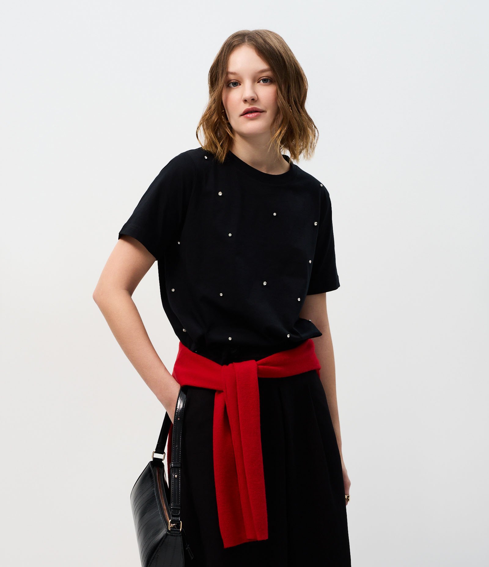 Camiseta Regular em Algodão com Aplicação de Brilhos Preto 1
