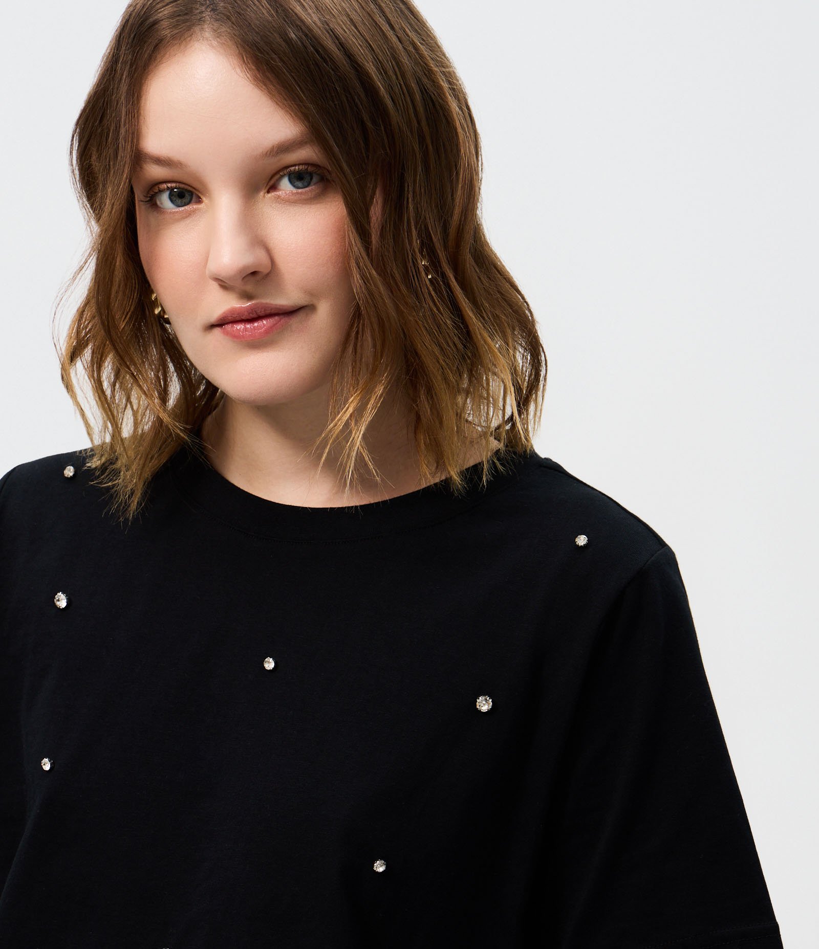 Camiseta Regular em Algodão com Aplicação de Brilhos Preto 4