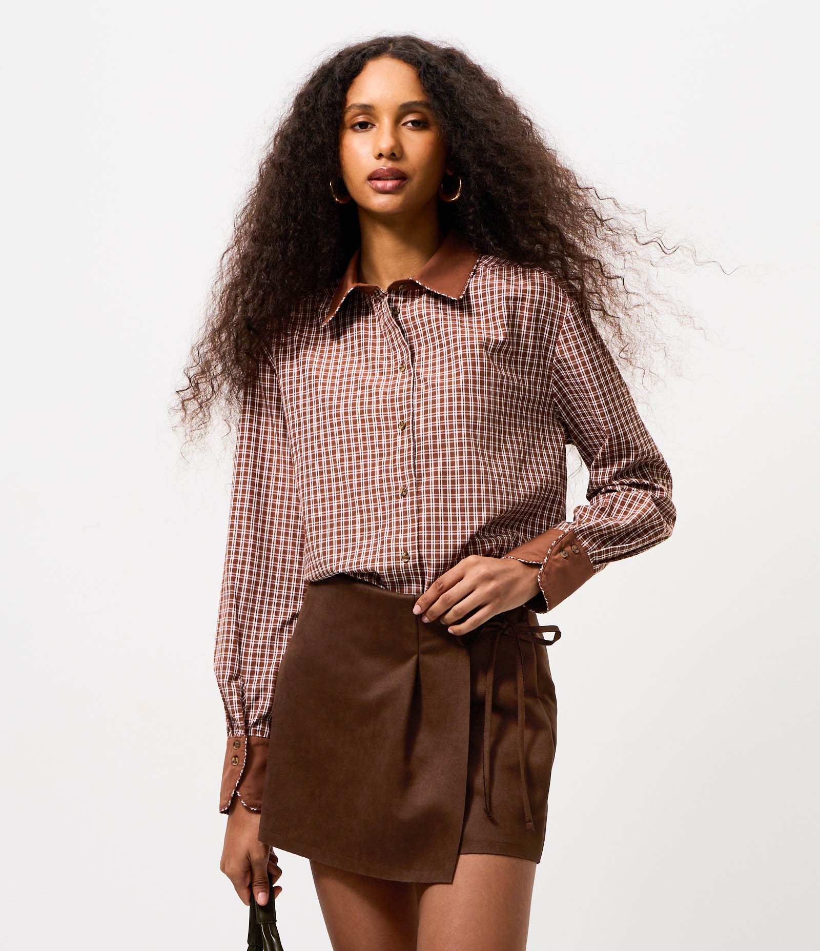 Camisa em Tricoline Xadrez com Gola e Punhos Contrastantes Marrom 2