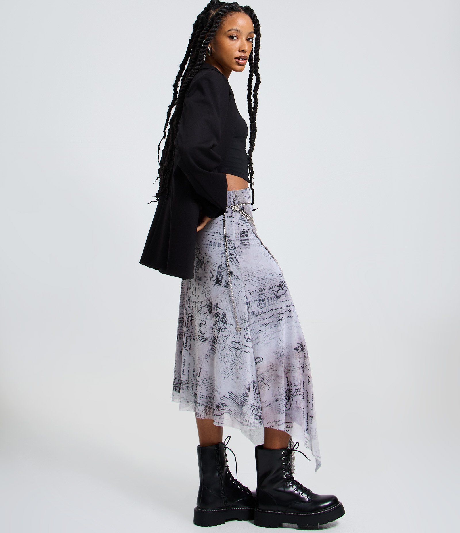 Saia New Midi em Tule com Estampa de Jornal Cinza/Preto 3