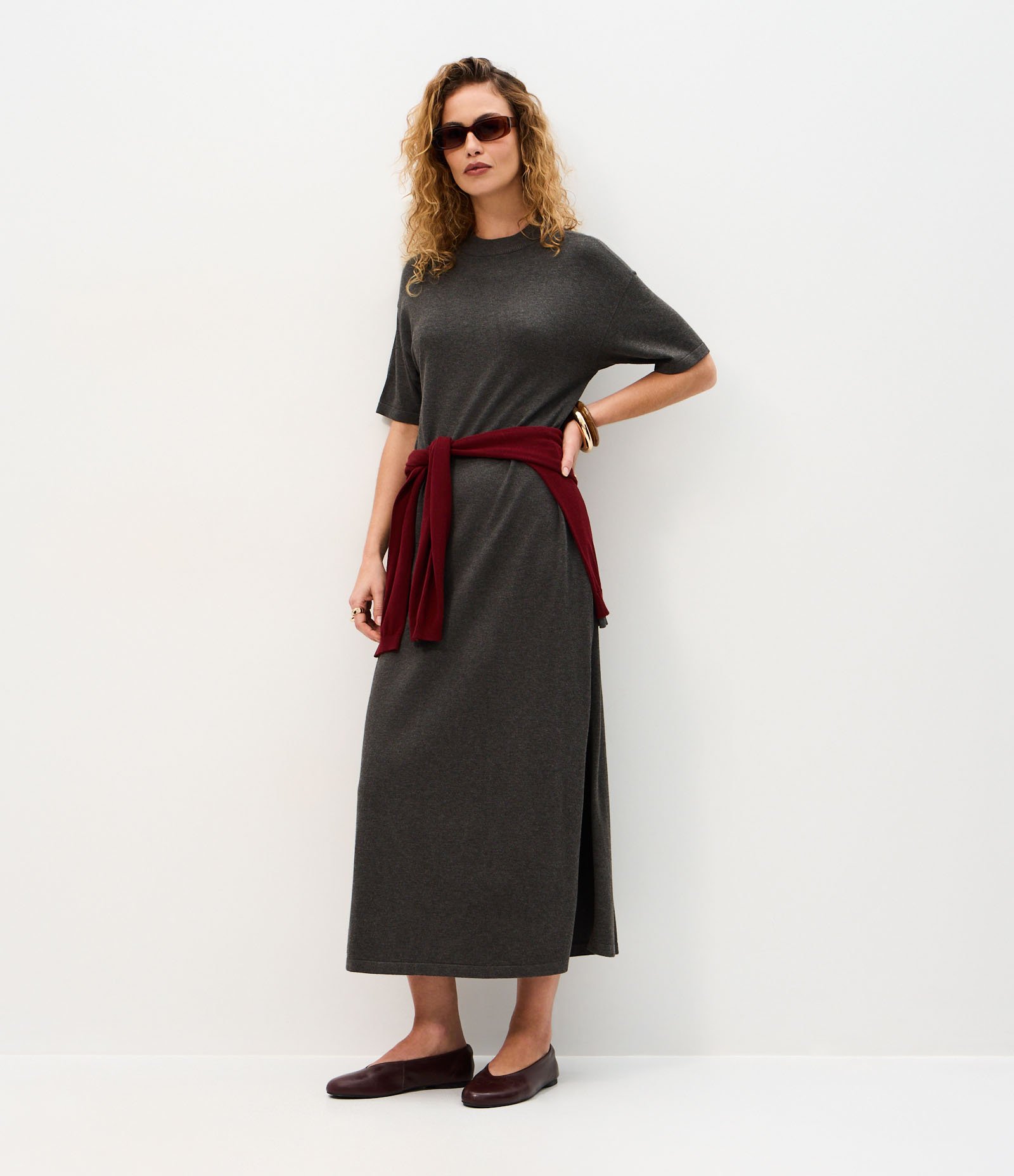 Vestido Midi Amplo em Tricô com Manga Curta Cinza 2
