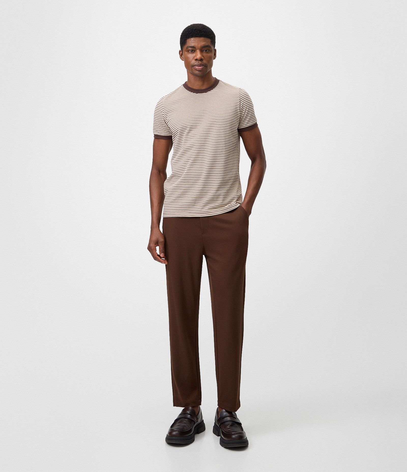 Calça com Amarração no Cós e Tecnologia Performance Marrom 3