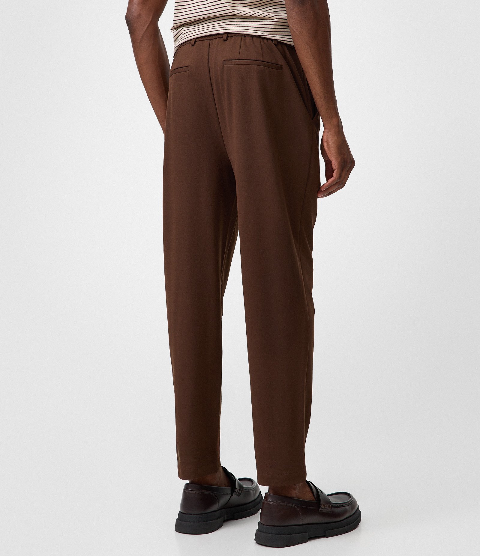 Calça com Amarração no Cós e Tecnologia Performance Marrom 5