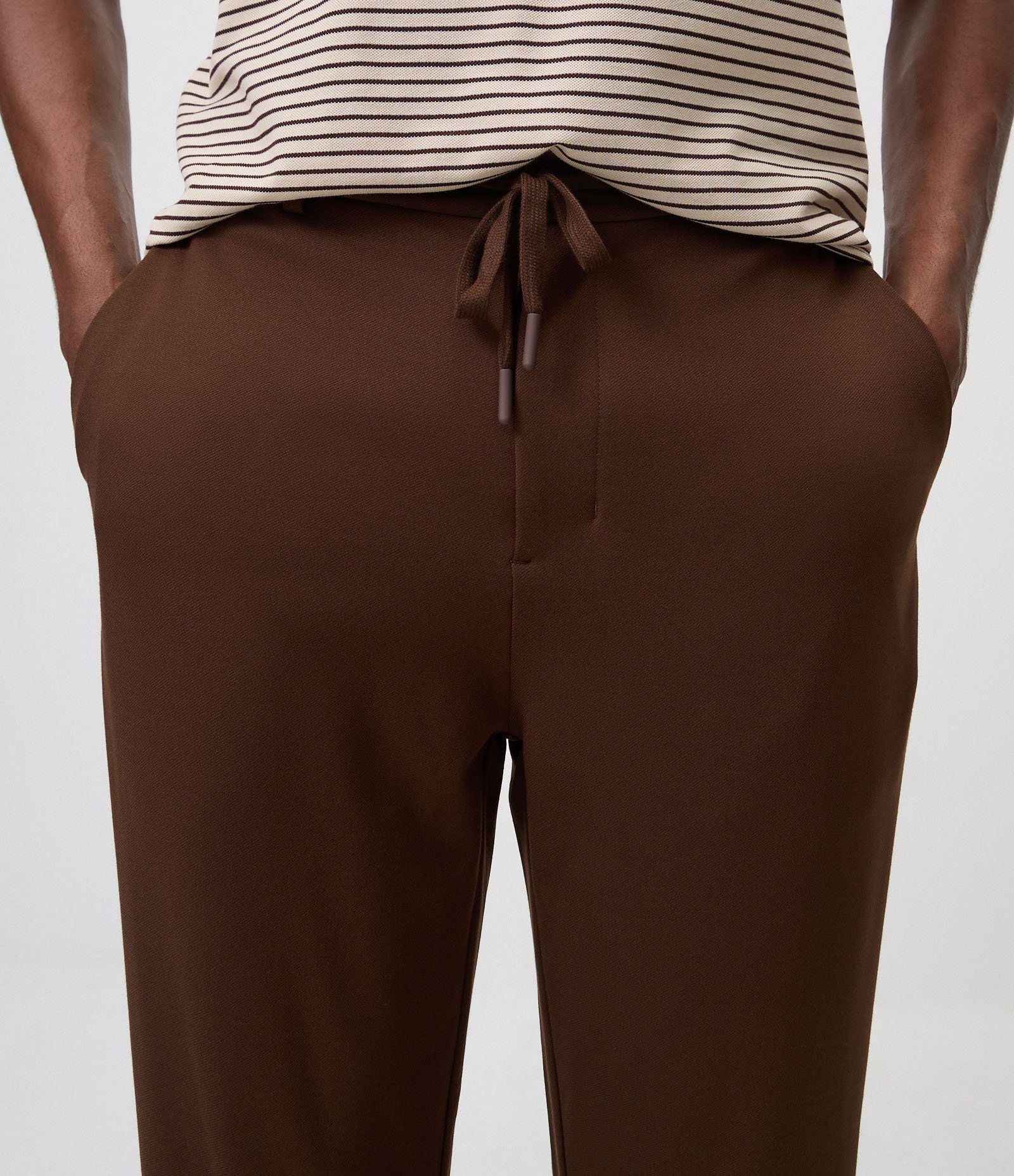 Calça com Amarração no Cós e Tecnologia Performance Marrom 6