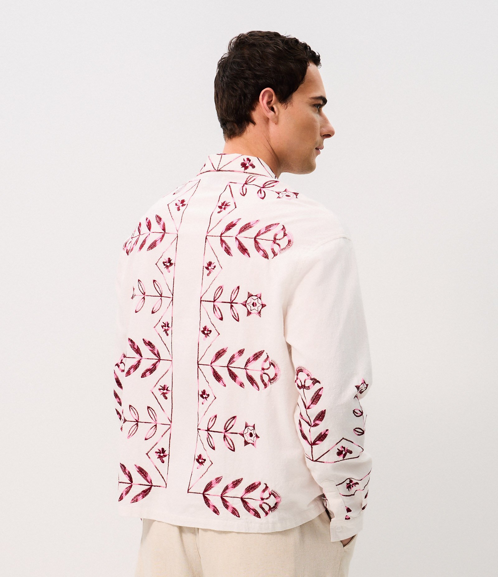 Camisa com Bordado Floral Branco 3