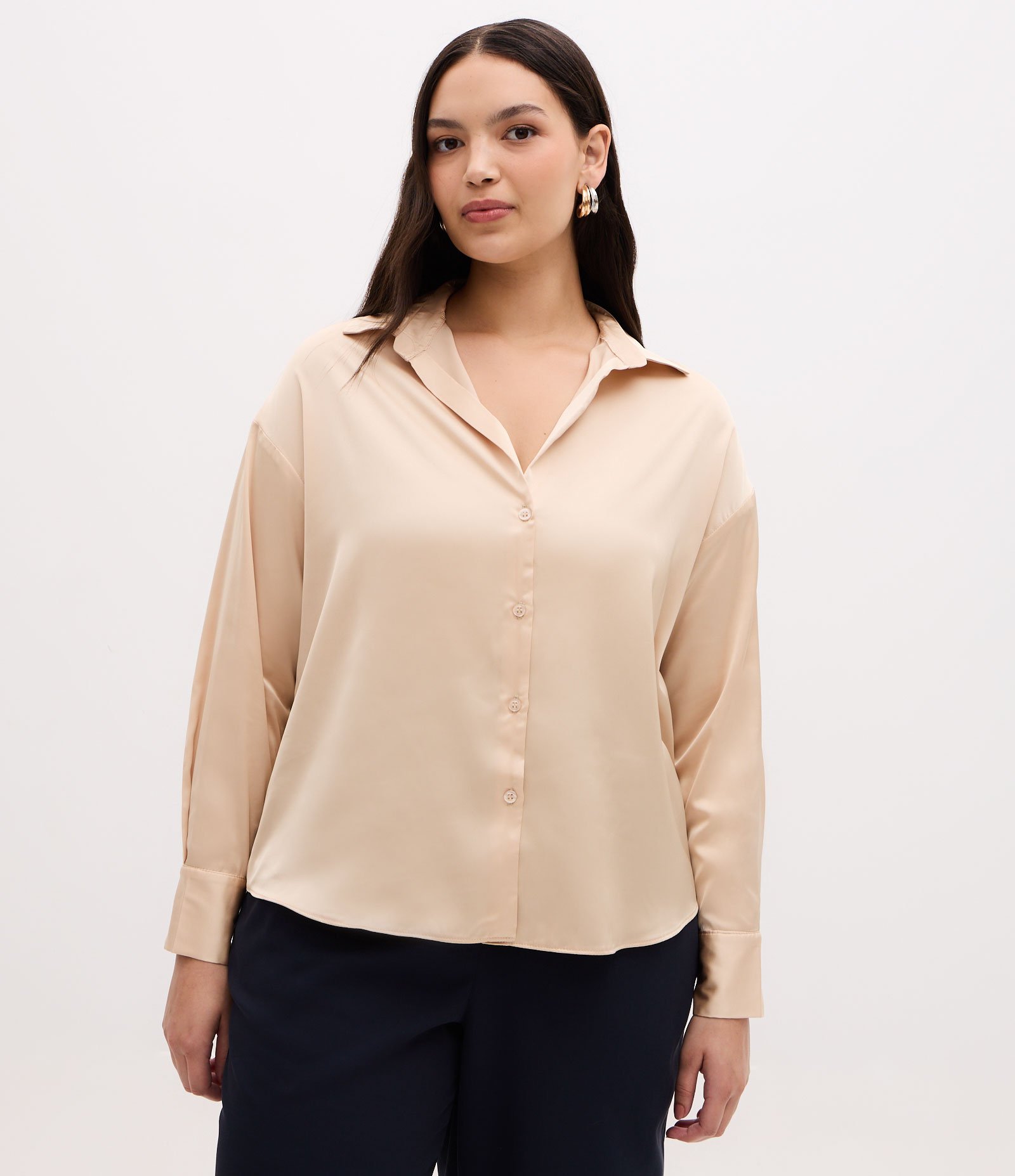 Camisa em Cetim Curve & Plus Size Bege 1
