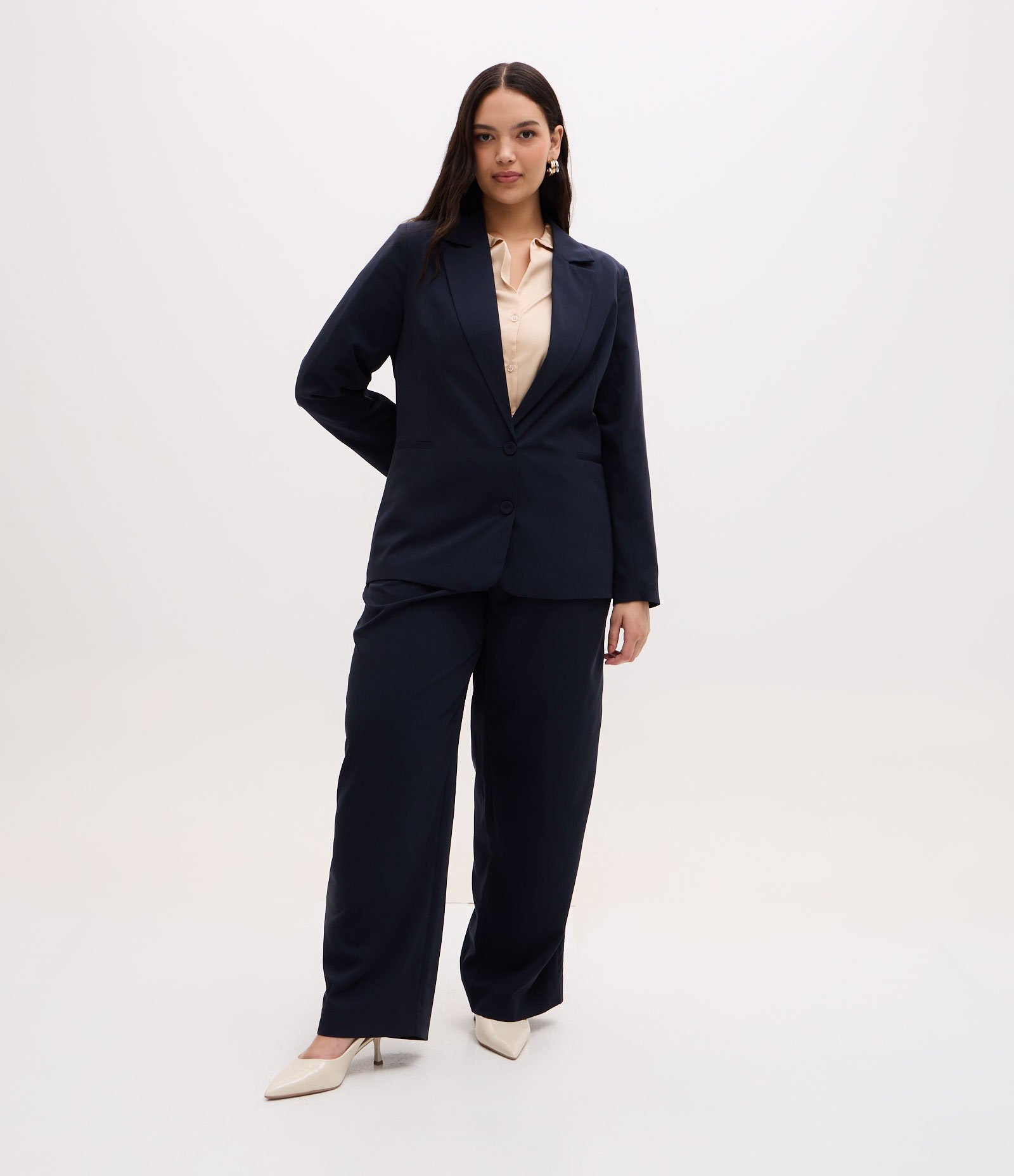 Camisa em Cetim Curve & Plus Size Bege 2