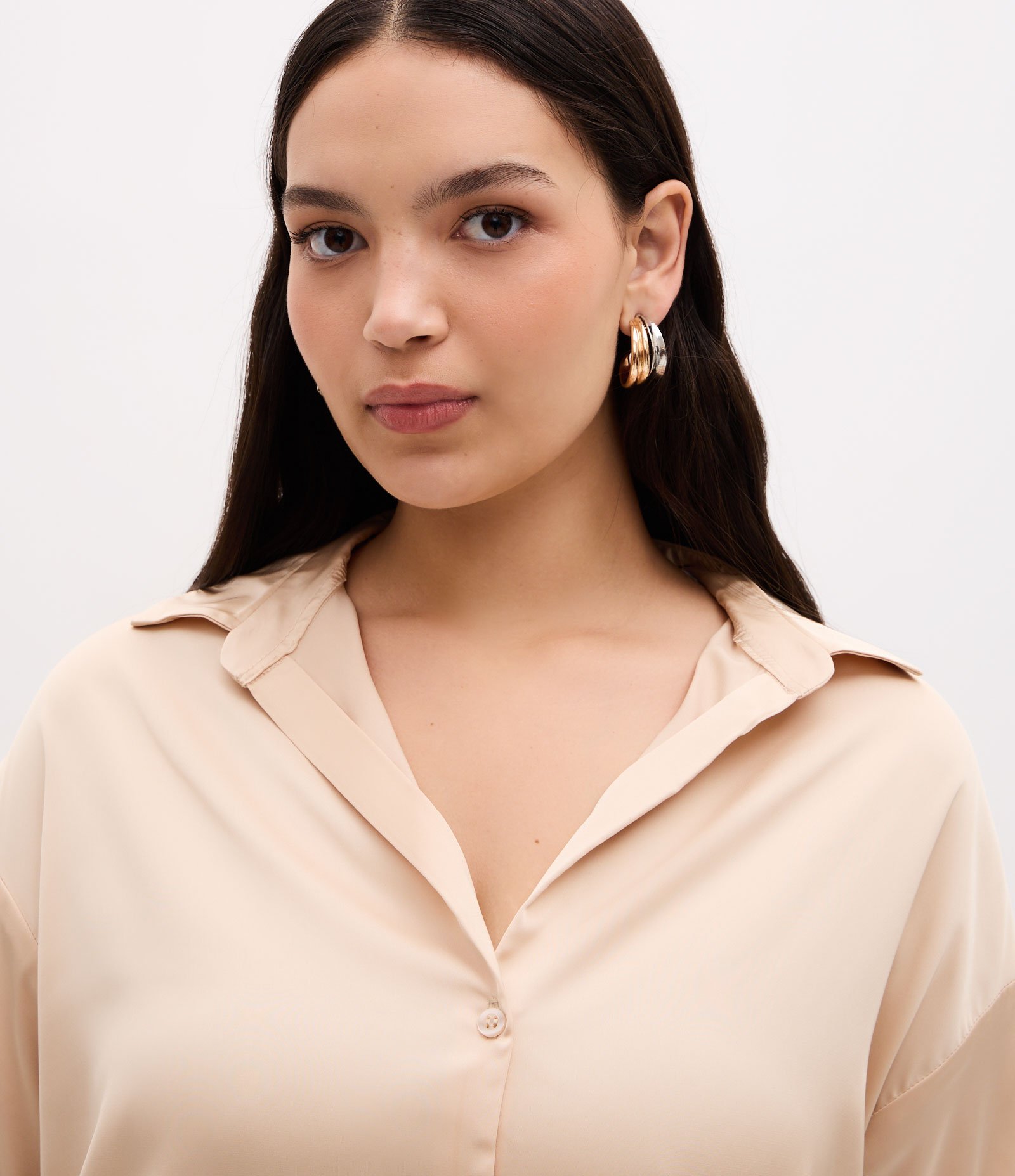 Camisa em Cetim Curve & Plus Size Bege 3
