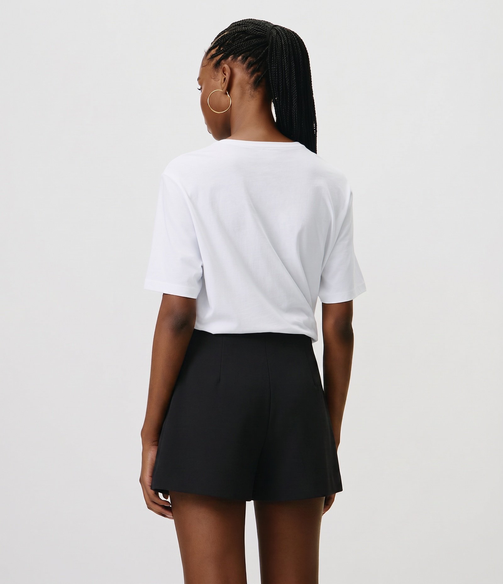 Short Saia Alfaiatado com Corrente Metálica Preto 4