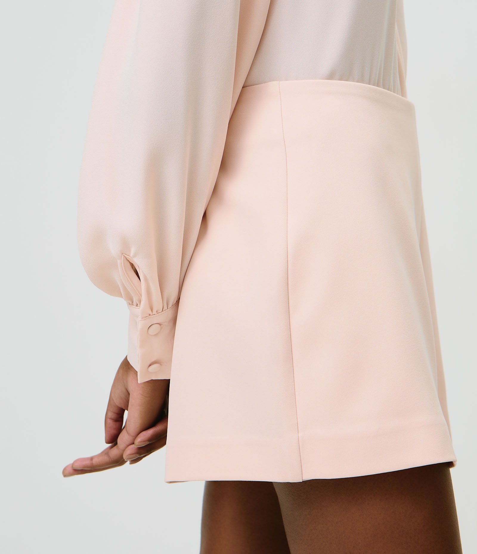 Short Saia Alfaiatado com Corrente Metálica Rosa 3