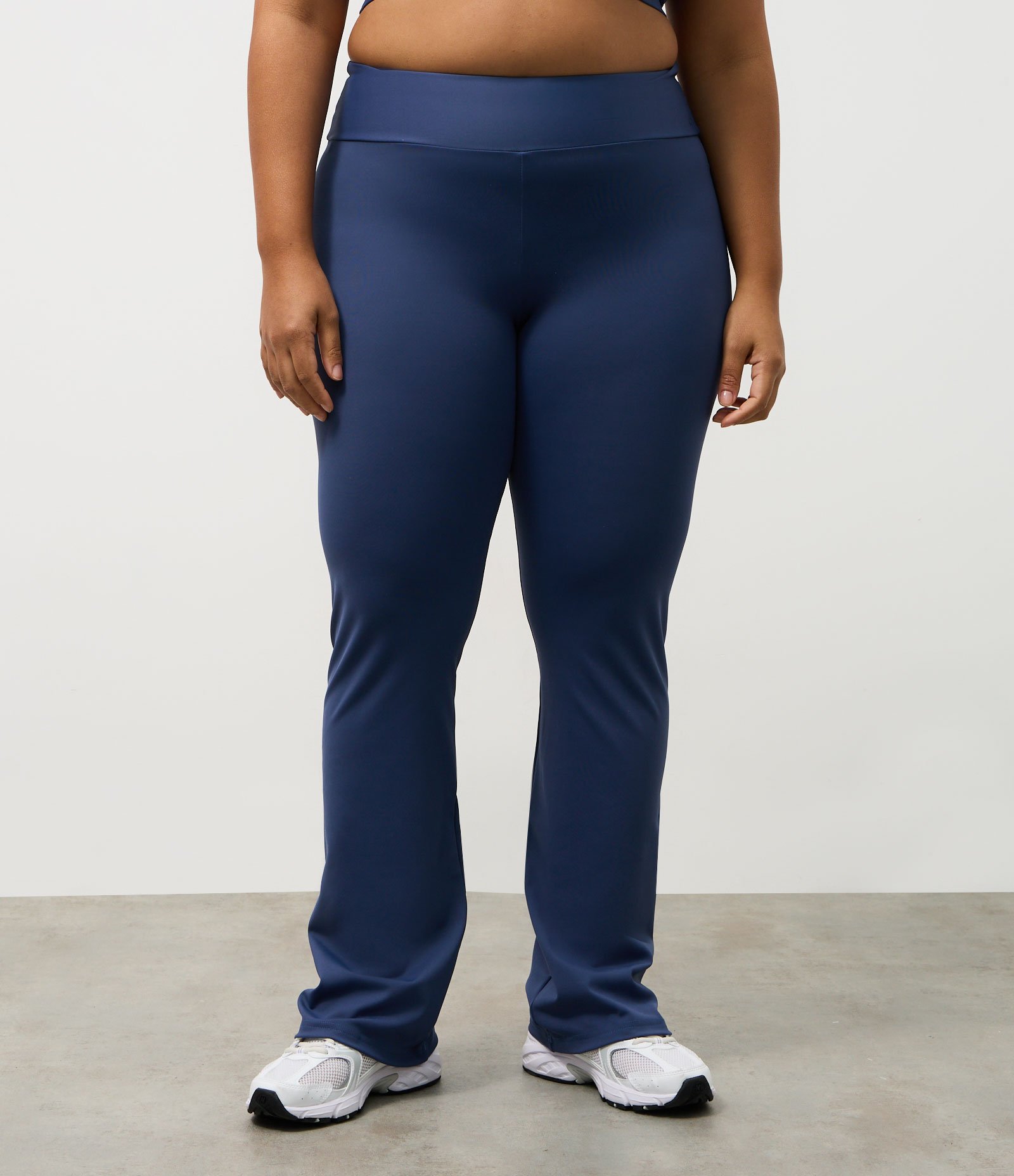 Calça Reta Esportiva em Microfibra Azul 5