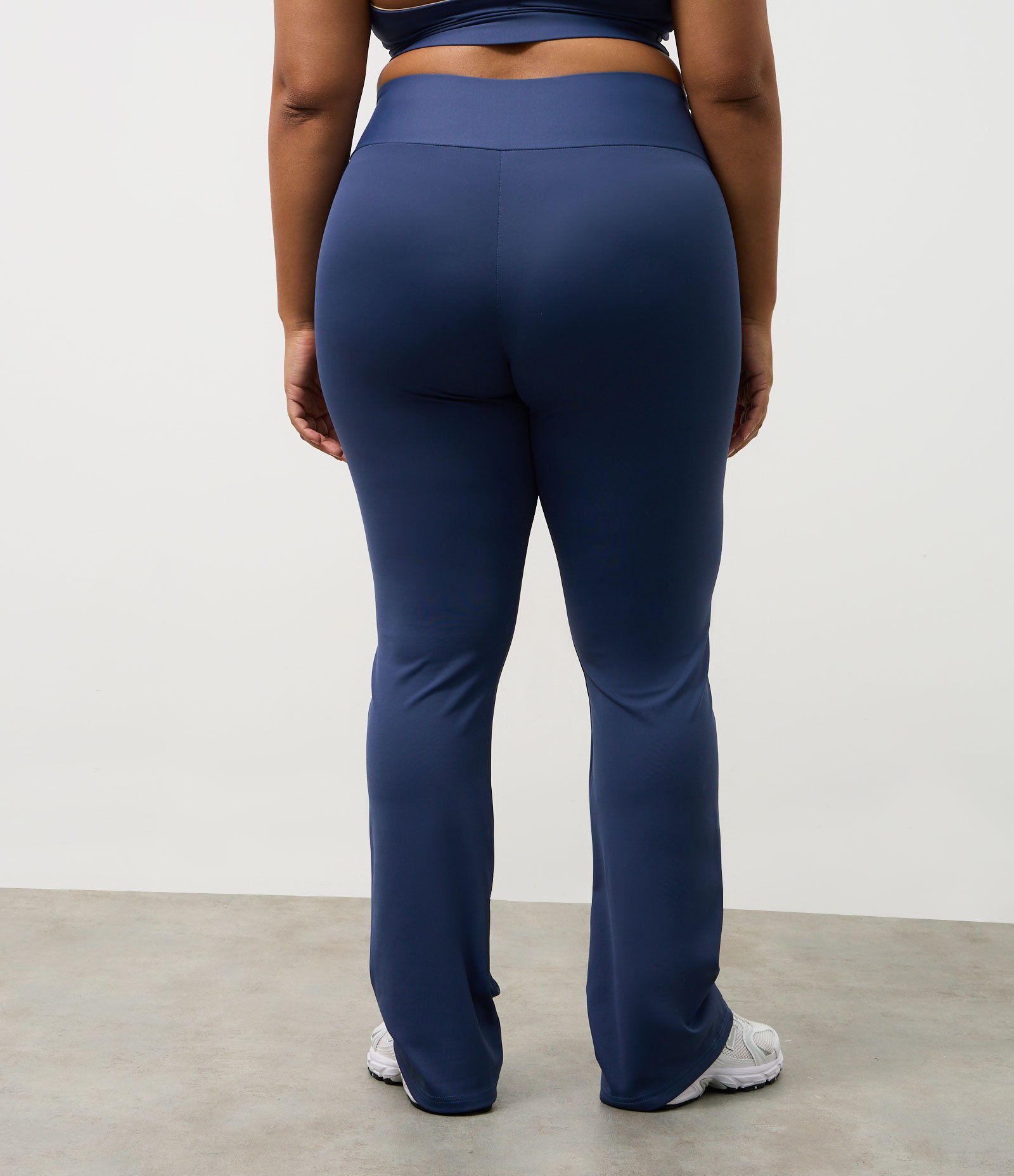 Calça Reta Esportiva em Microfibra Azul 7