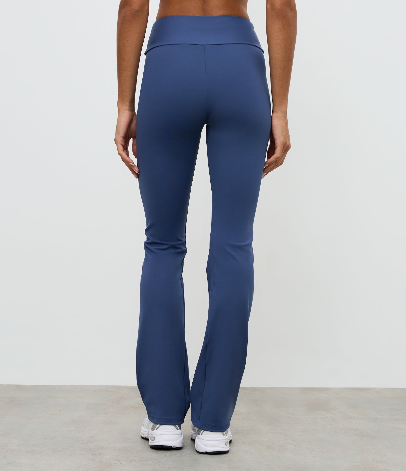 Calça Reta Esportiva em Microfibra Azul 4