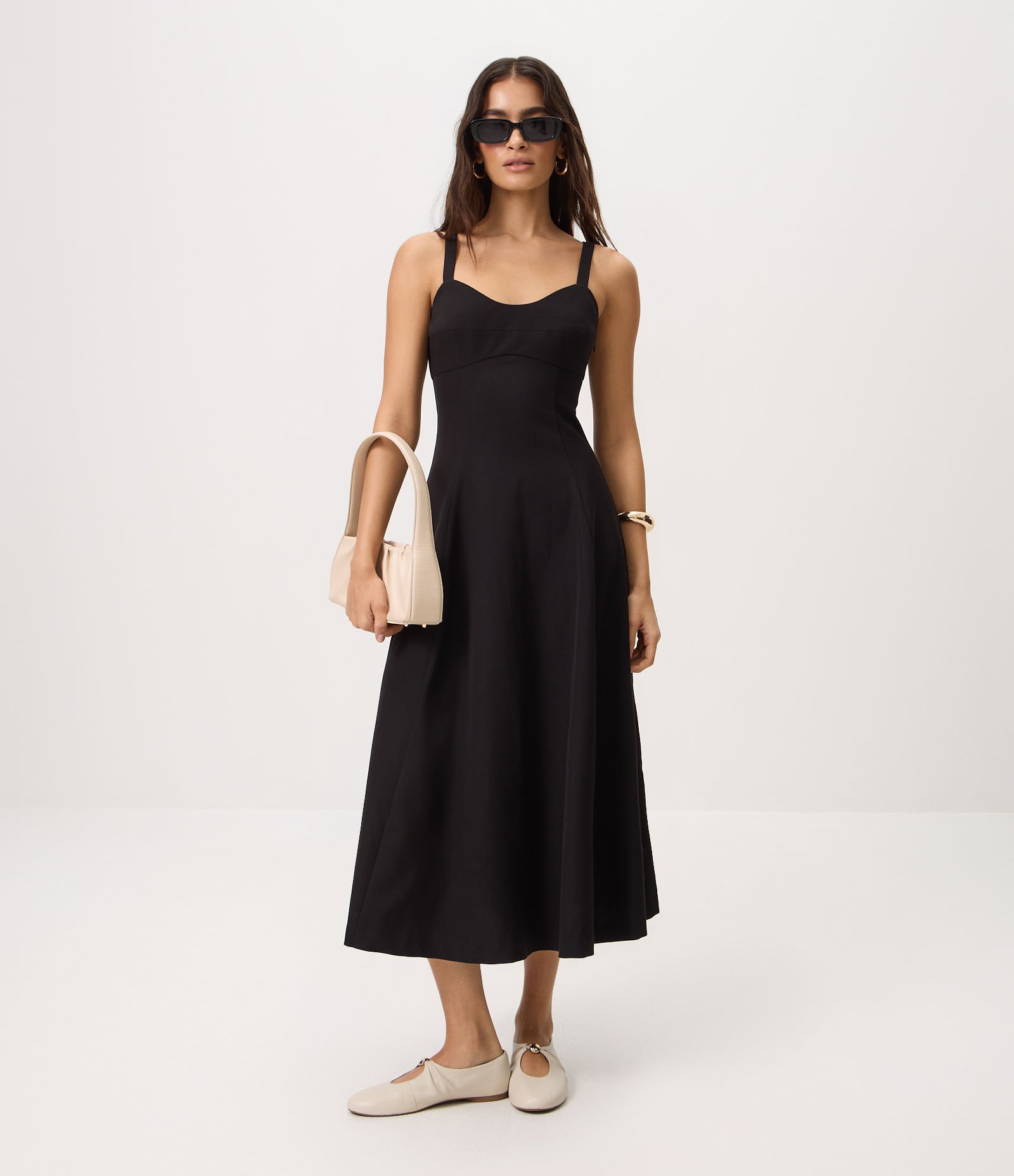 Vestido Midi Alfaiatado com Decote Coração e Alças Largas Preto 2