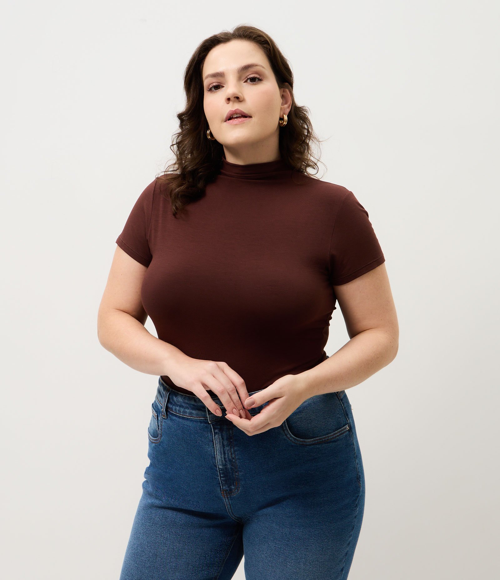 Blusa Curta em Viscoelastano com Gola Inteira Curve e Plus Size Marrom 1