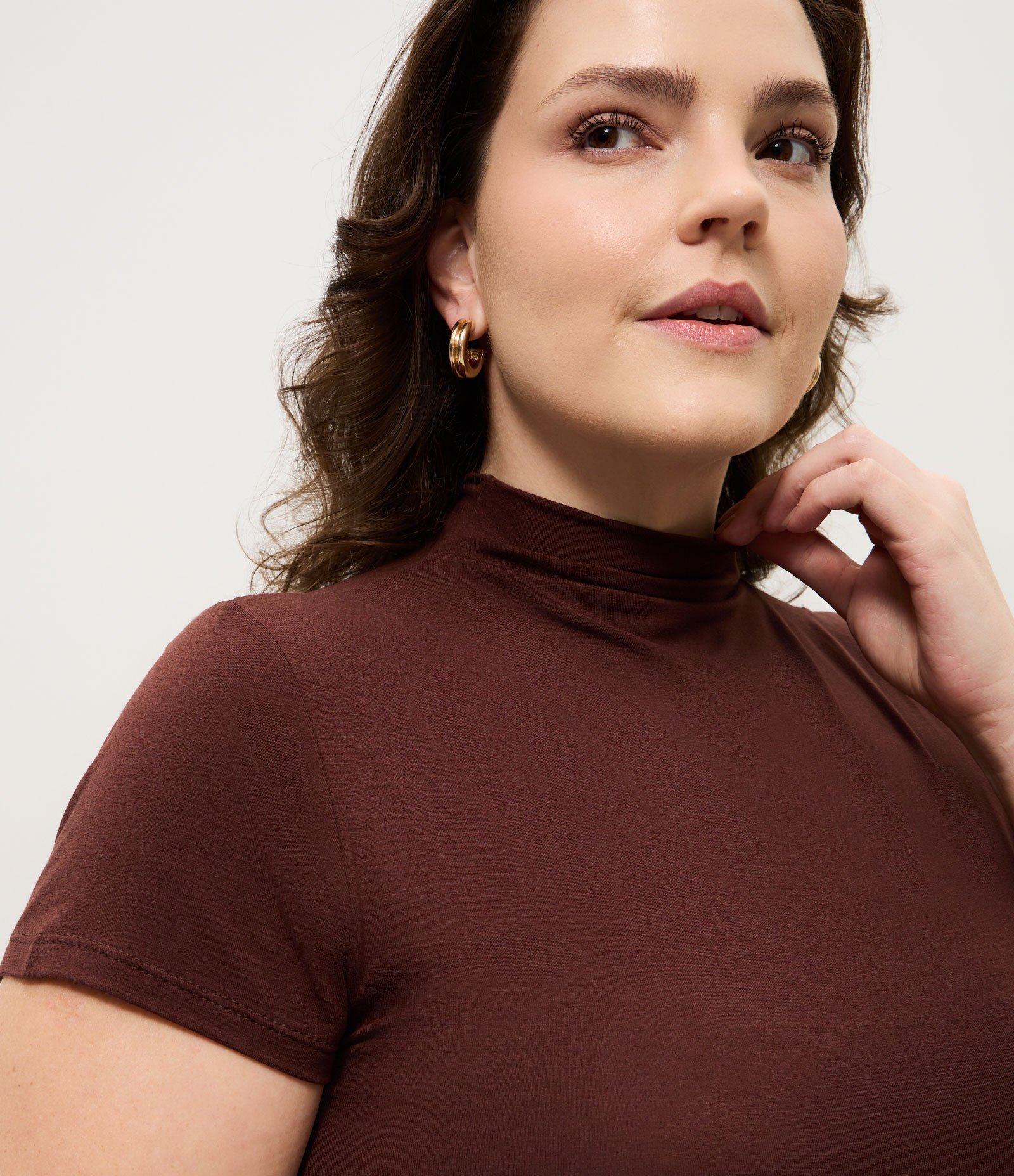 Blusa Curta em Viscoelastano com Gola Inteira Curve e Plus Size Marrom 3