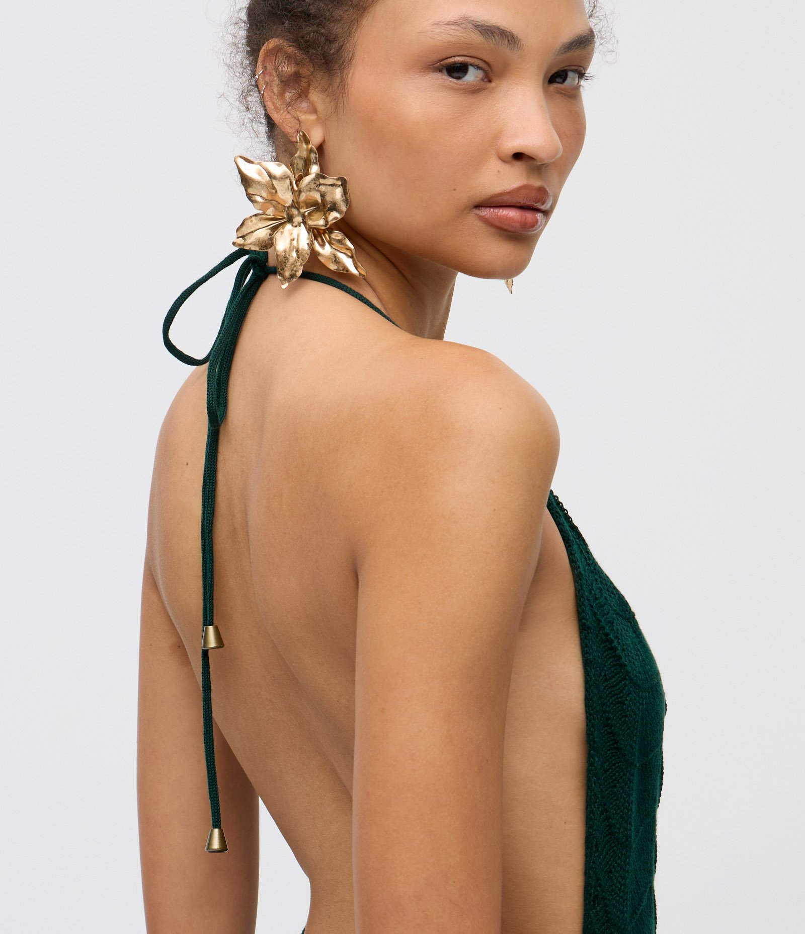 Vestido Curto Sem Manga em Crochê com Decote Degagê Verde 4