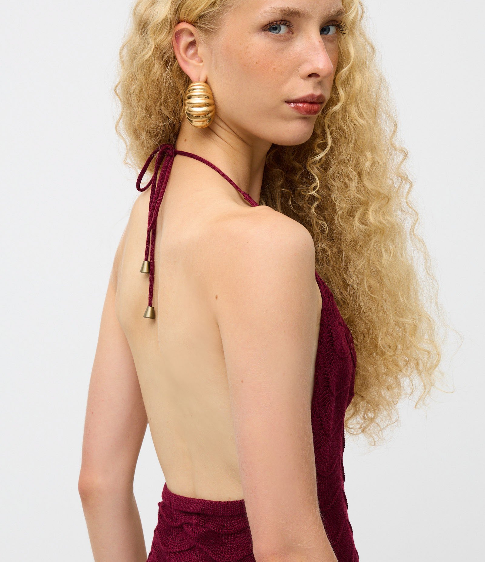 Vestido Curto Sem Manga em Crochê com Decote Degagê Vermelho 4