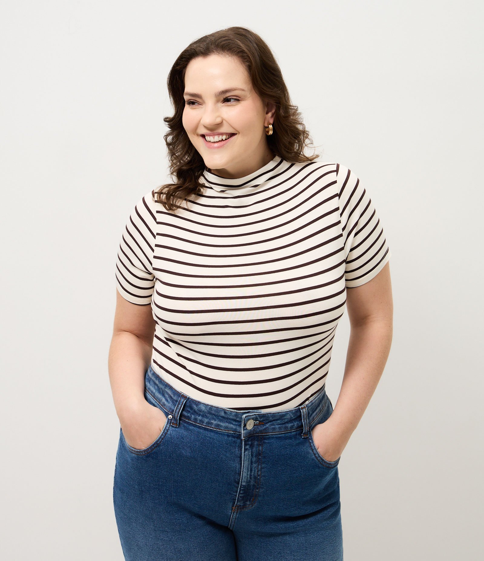 Blusa Listrada Gola Alta Curve & Plus Size Bege 2