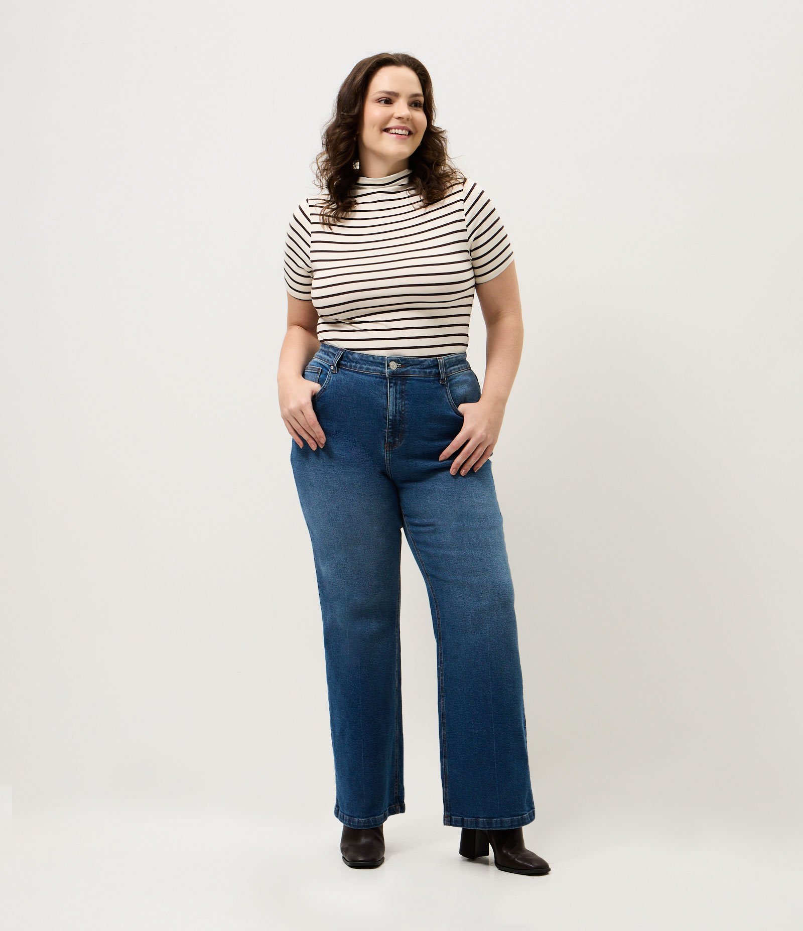 Blusa Listrada Gola Alta Curve & Plus Size Bege 3