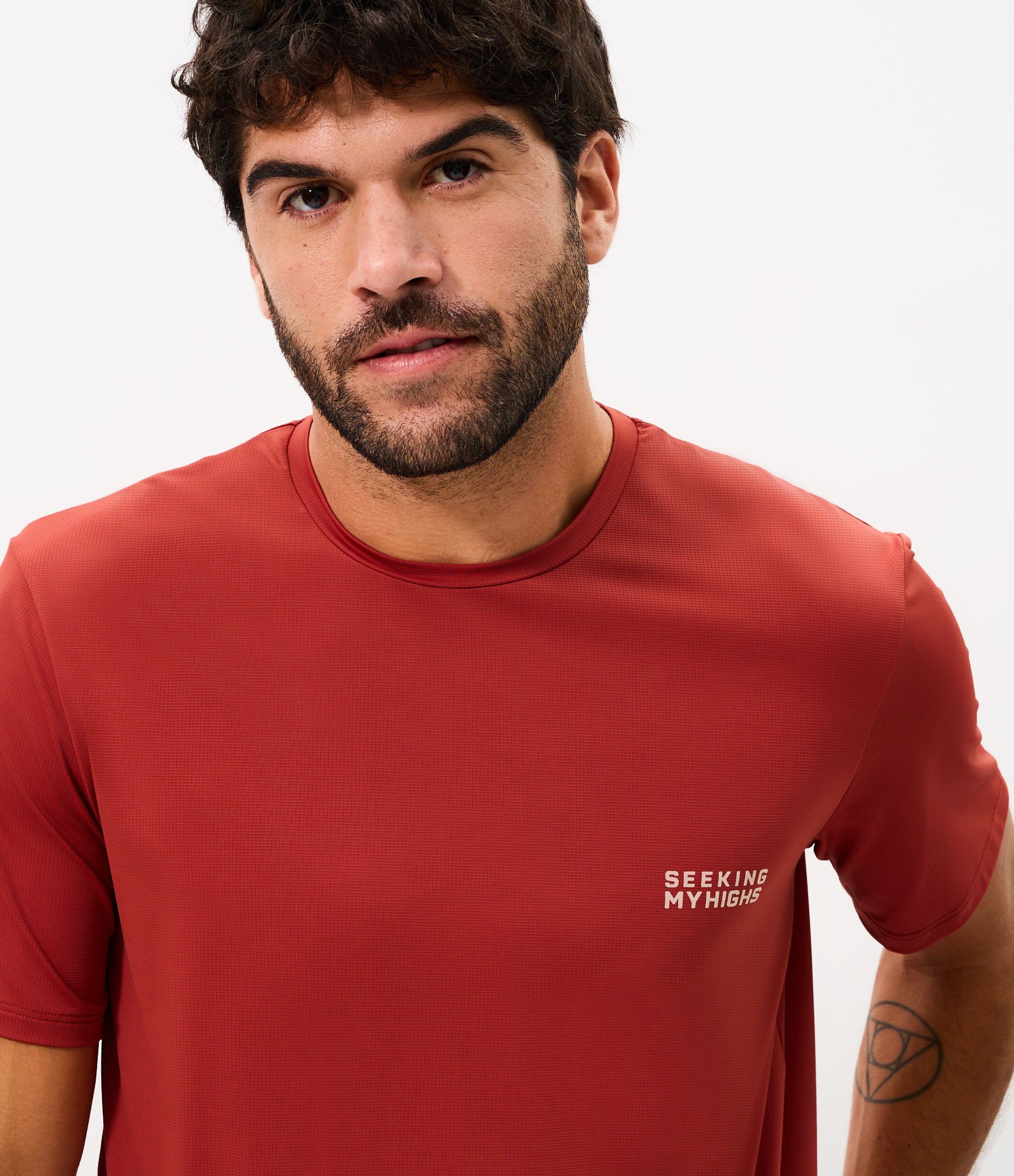 Camiseta Regular com Tecnologia Dry e Estampa Lettering Seeking My Highs Vermelho 4