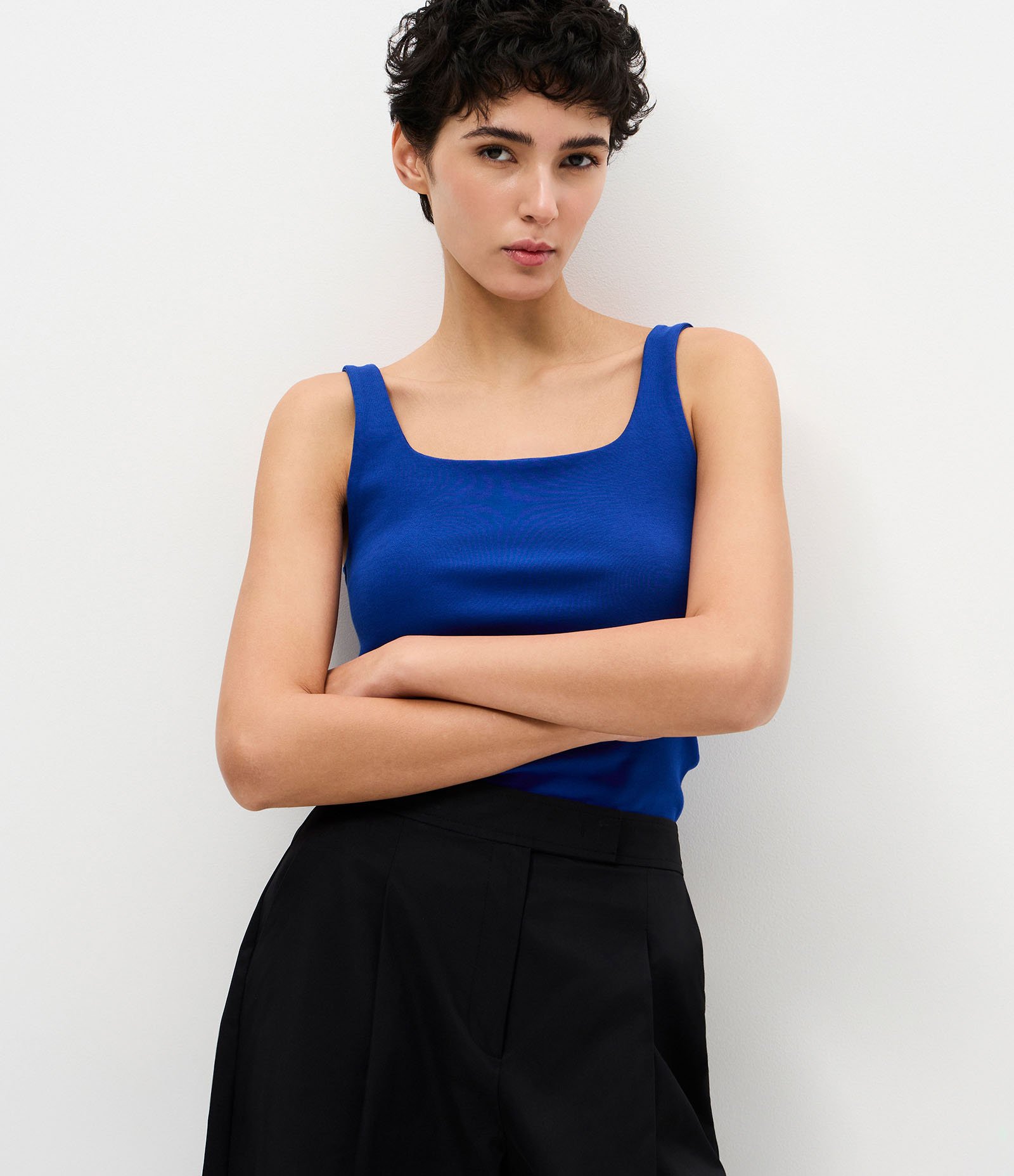 Blusa em Ribana com Decote Quadrado e Alça Larga Azul 1