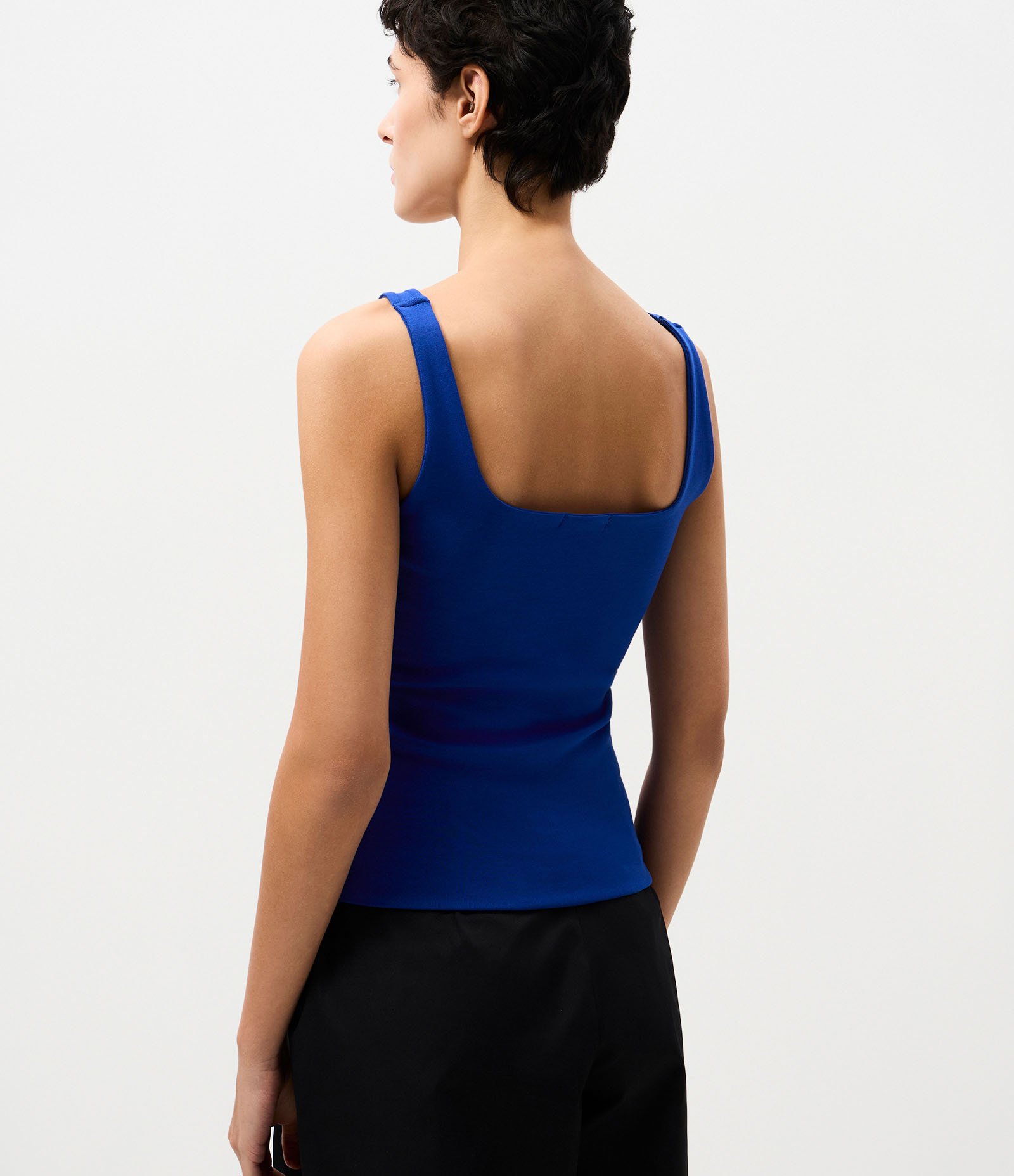 Blusa em Ribana com Decote Quadrado e Alça Larga Azul 4