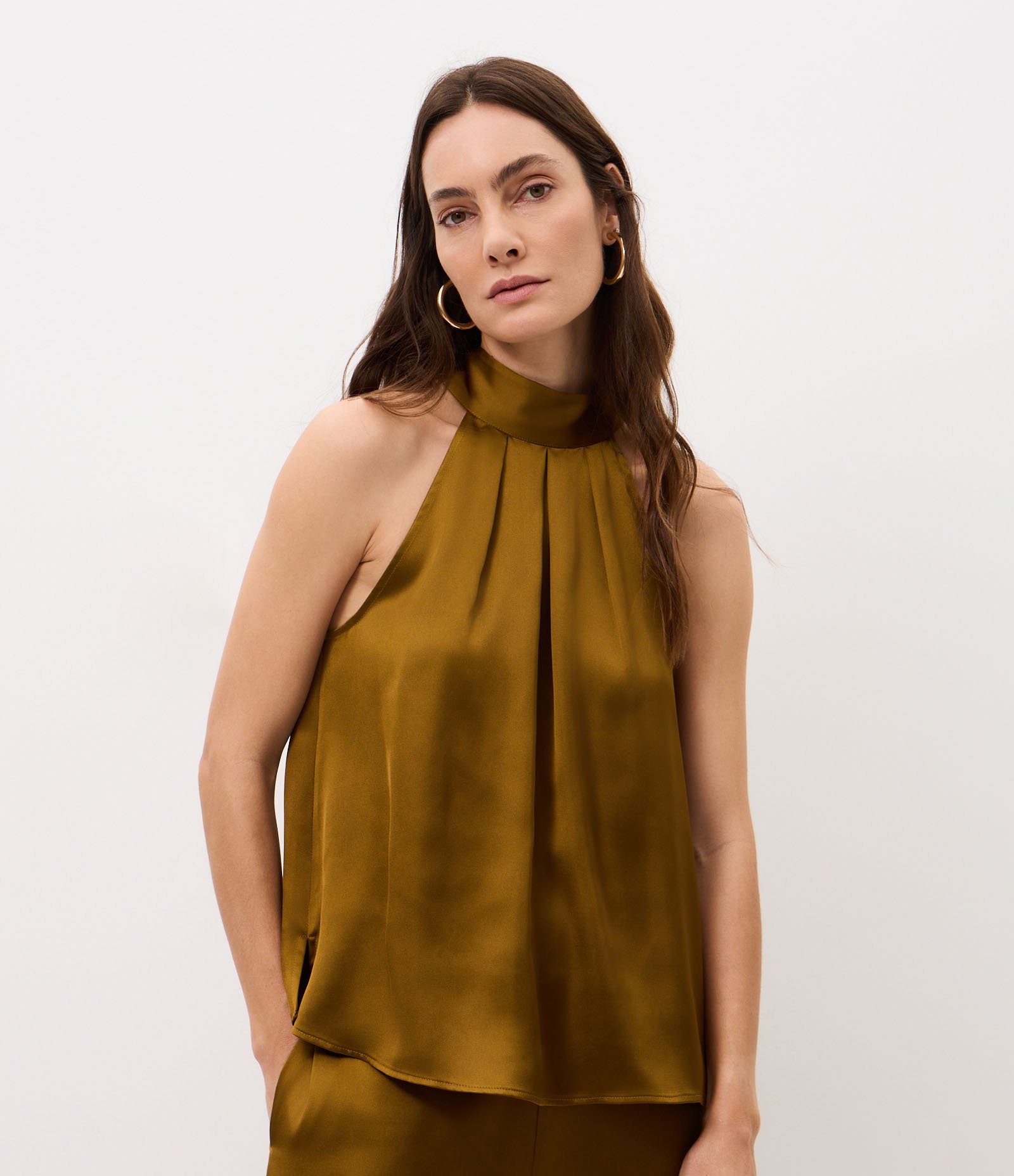 Blusa Halter Neck Acetinada com Gola Laço Verde 1