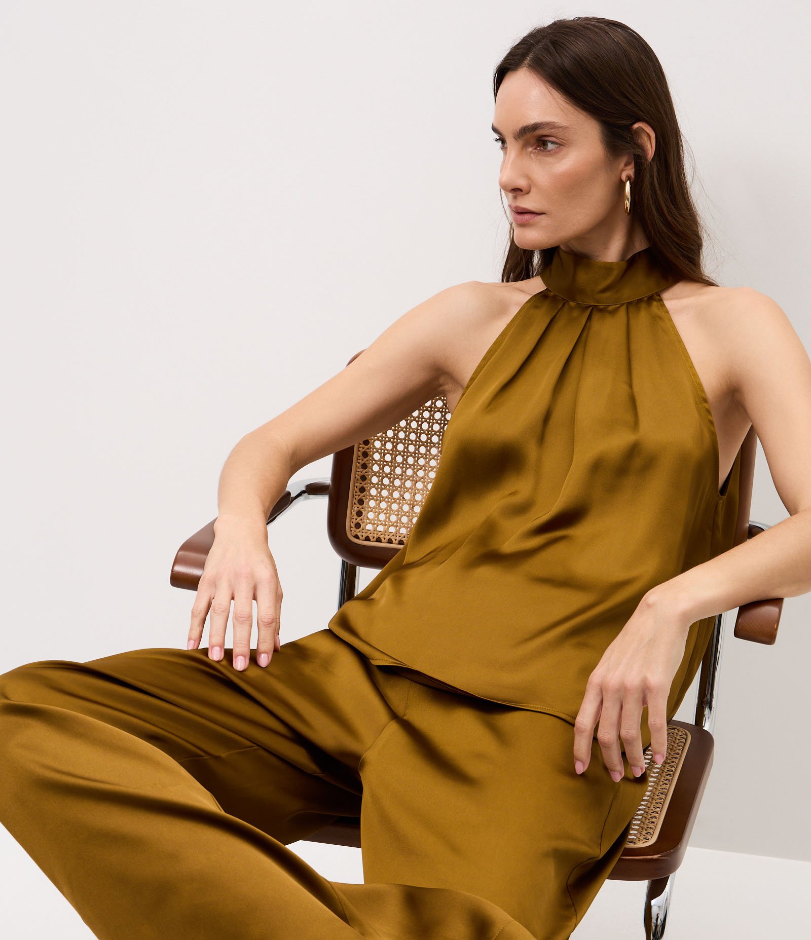 Blusa Halter Neck Acetinada com Gola Laço Verde 3