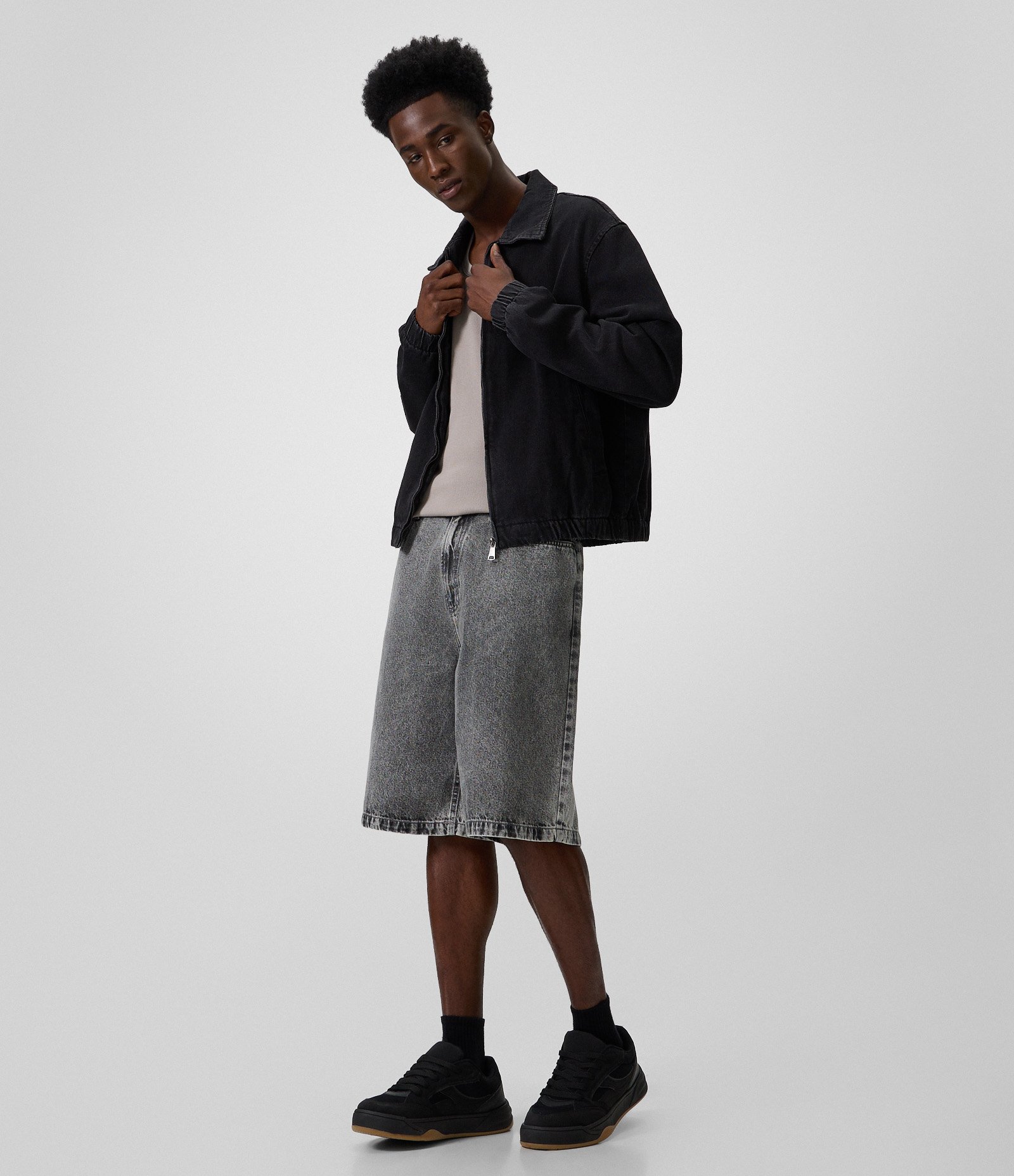 Jaqueta Jeans Bomber com Zíper Preto 2