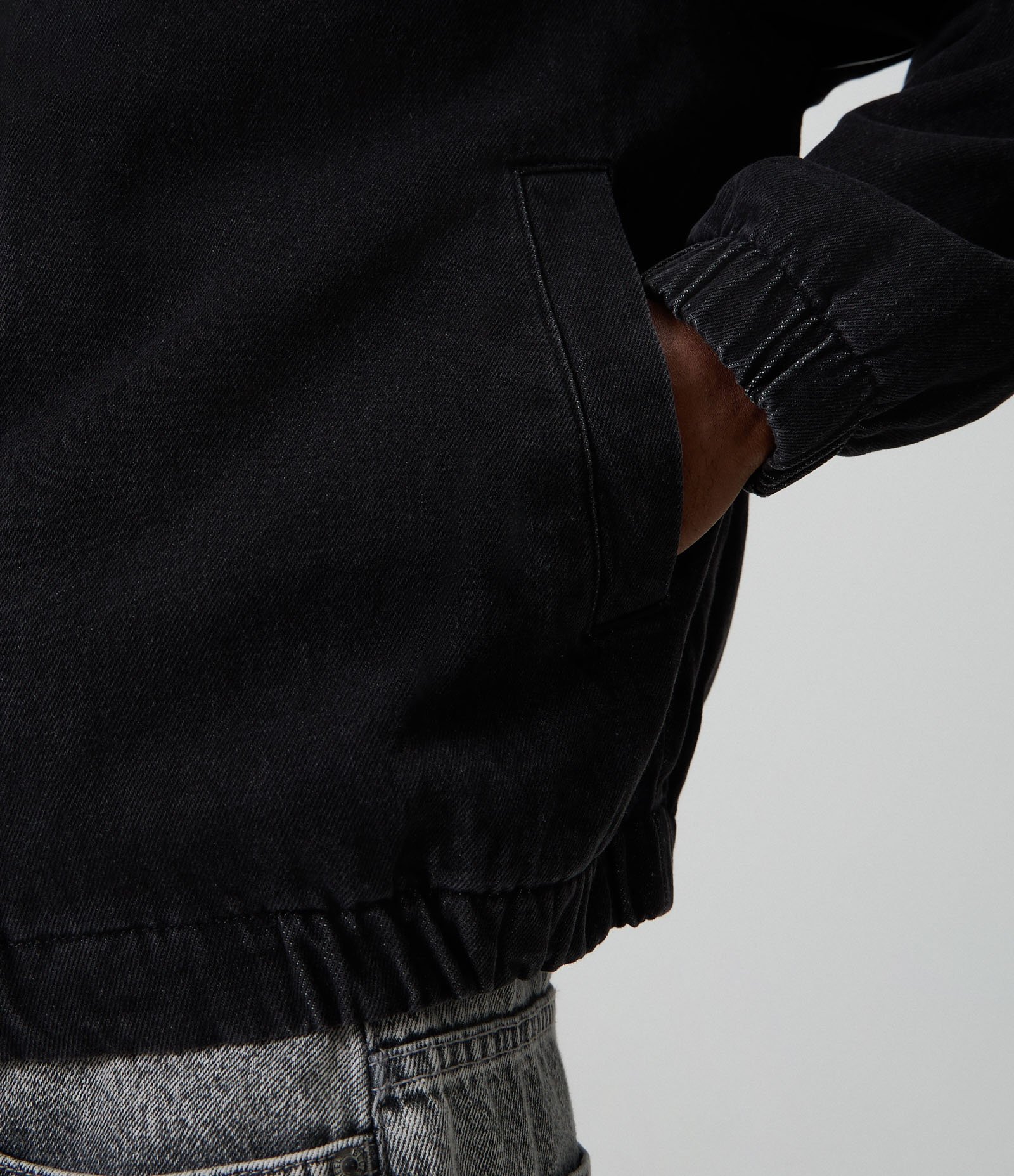 Jaqueta Jeans Bomber com Zíper Preto 4
