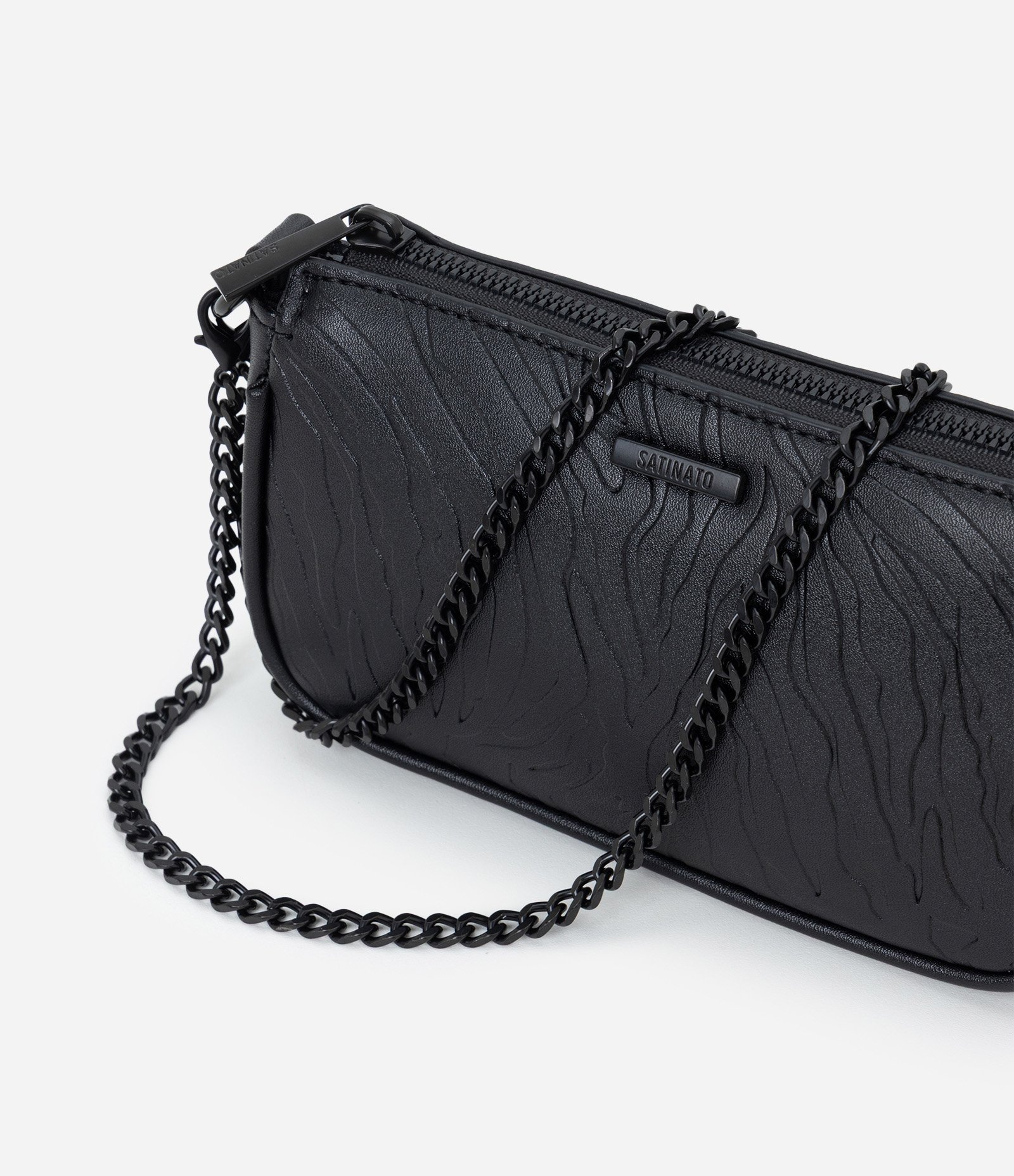 Bolsa Transversal Pequena em PU com Textura Marcante Preto 5