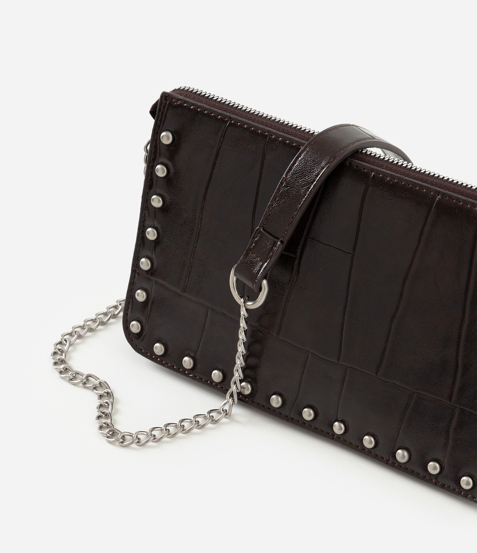 Bolsa Transversal Texturizada com Metais Níquel Marrom 5