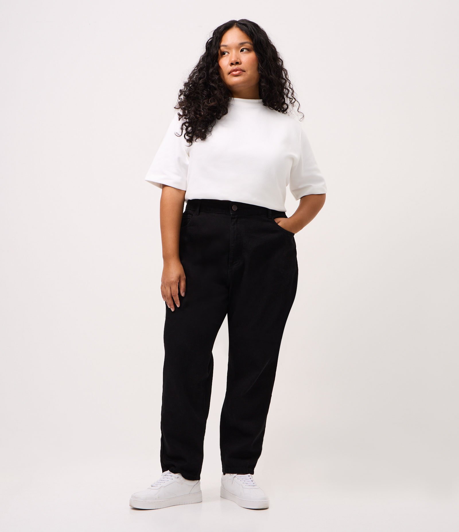 Calça Mom em Sarja com Barra Dobrada Curve & Plus Size Preto 1