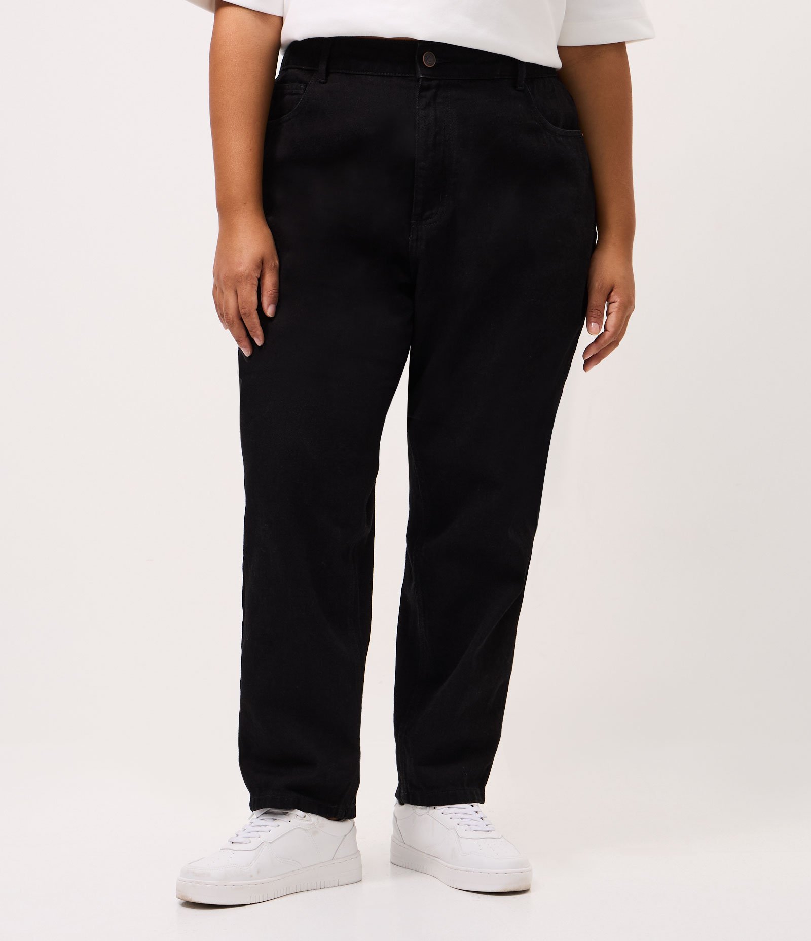 Calça Mom em Sarja com Barra Dobrada Curve & Plus Size Preto 2