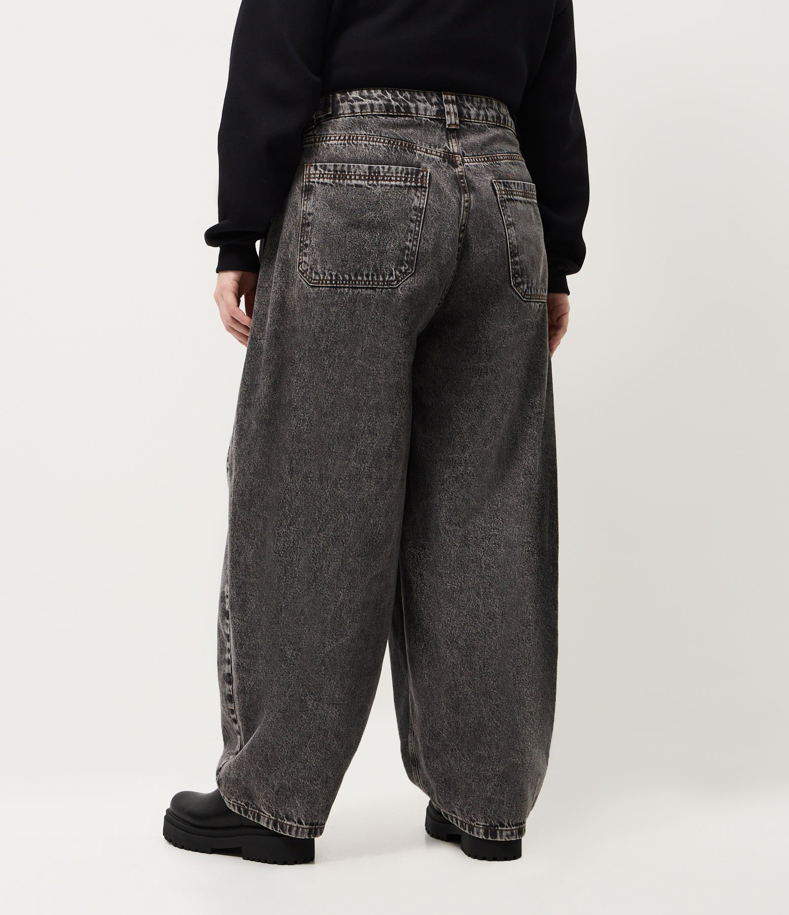 Calça Jeans Mom com Ajuste Lateral Curve & Plus Size Preto 4