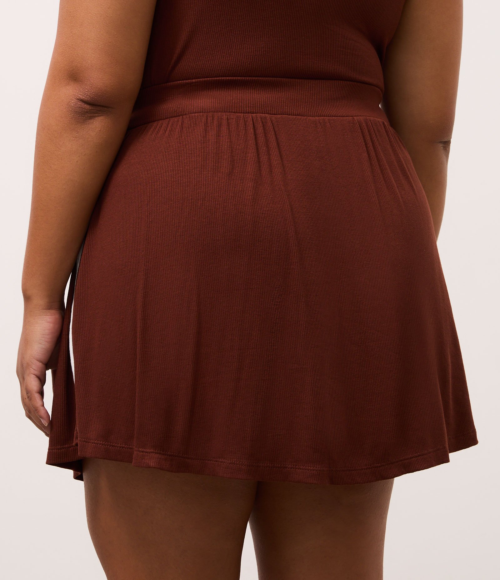 Short Saia Esportivo em Ribana com Listras Laterais Curve & Plus Size Marrom 3