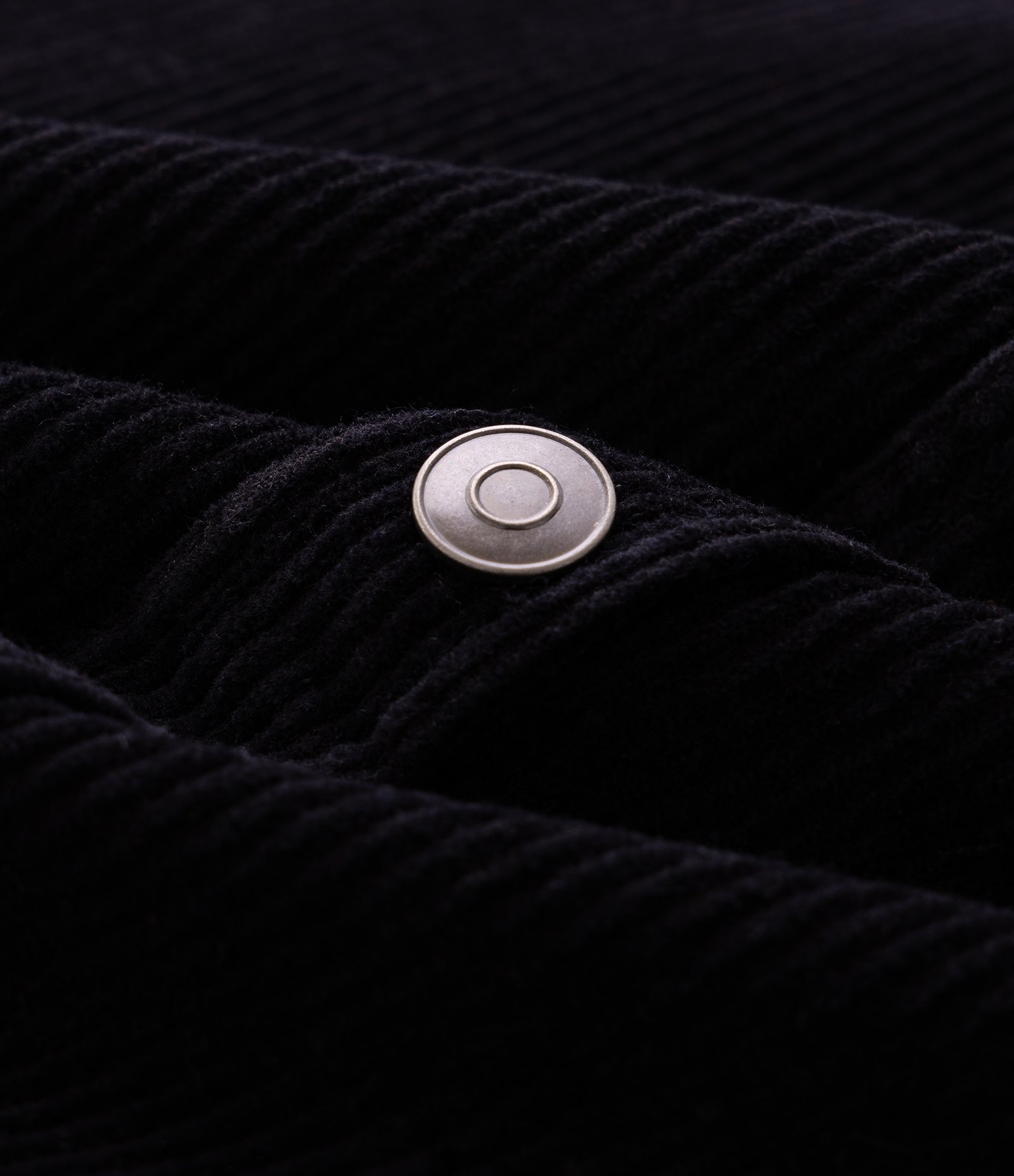 Camisa em Veludo com Bolso no Peito e Abotoamento Preto 8