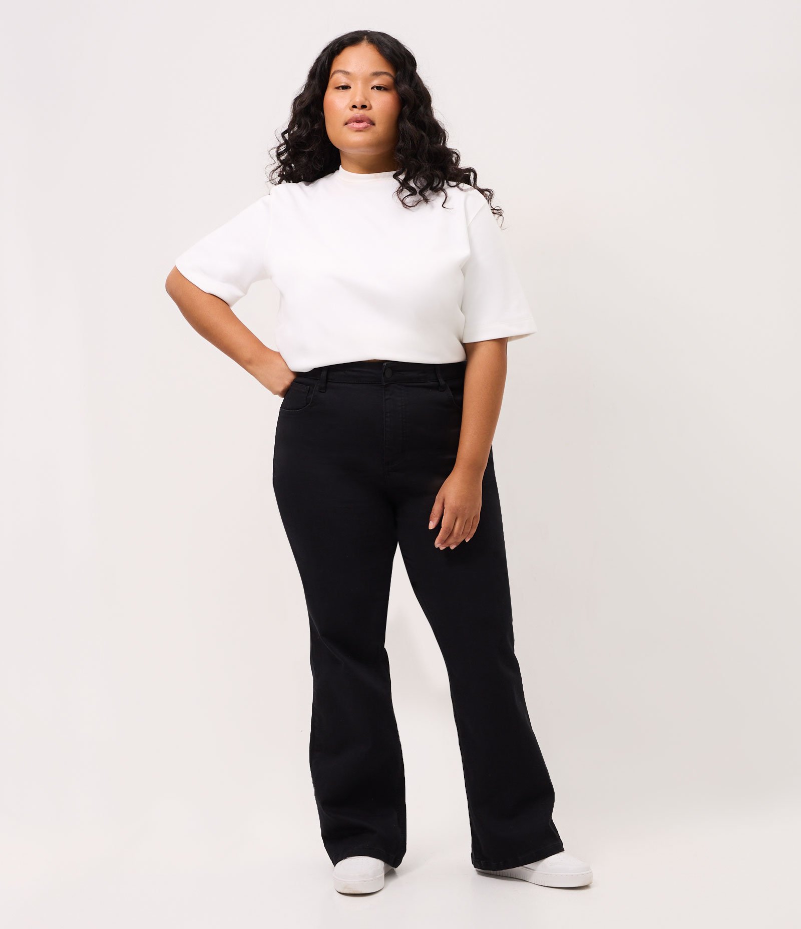 Calça Sarja Reta Preta Curve & Plus Size Preto 1